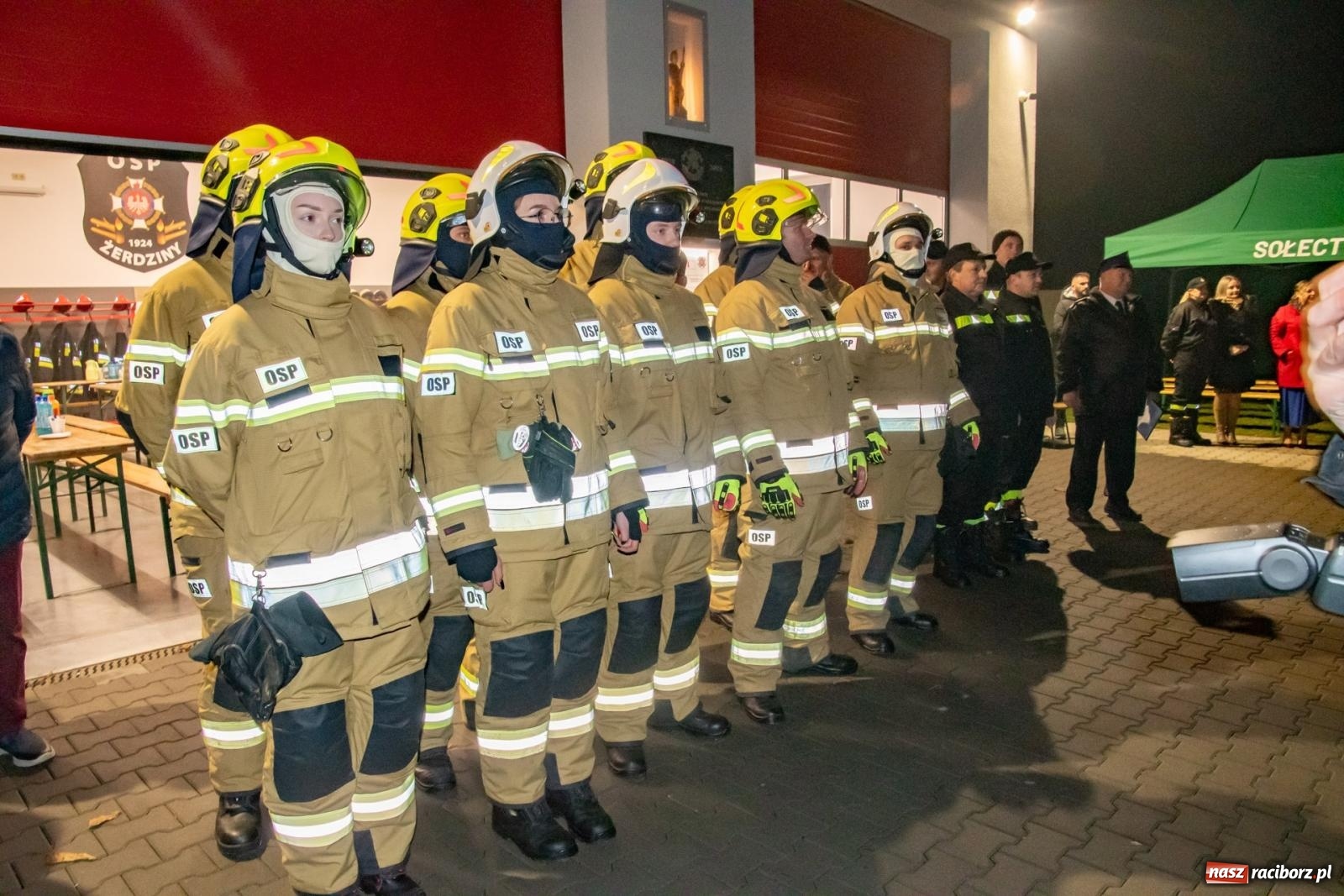 Zdjęcie w galerii na portalu naszraciborz.pl: Od przyczepy z pompą do nowego Volvo. Wielkie święto w OSP Żerdziny wiadomości z regionu