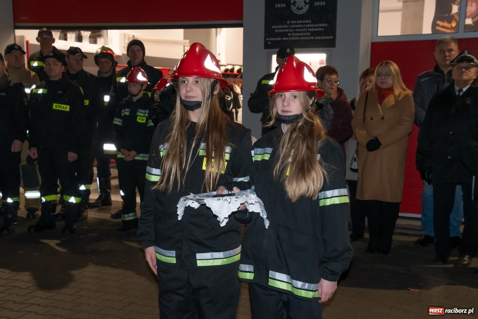 Zdjęcie w galerii na portalu naszraciborz.pl: Od przyczepy z pompą do nowego Volvo. Wielkie święto w OSP Żerdziny wiadomości z regionu