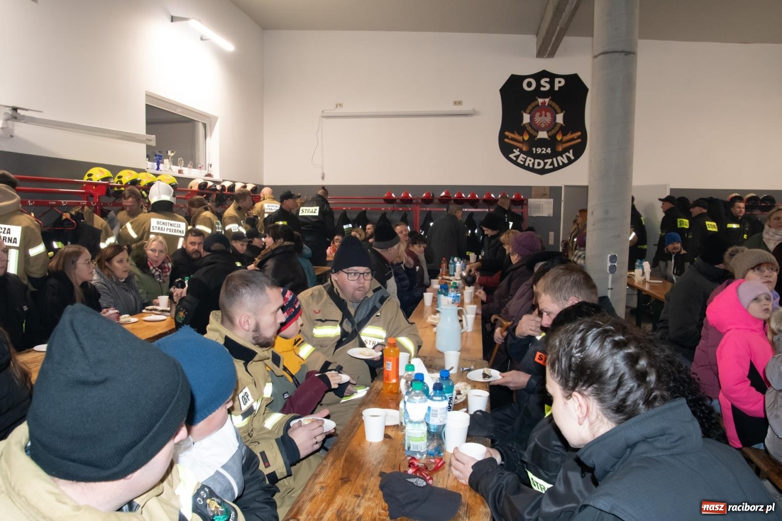 Zdjęcie w galerii na portalu naszraciborz.pl: Od przyczepy z pompą do nowego Volvo. Wielkie święto w OSP Żerdziny wiadomości z regionu