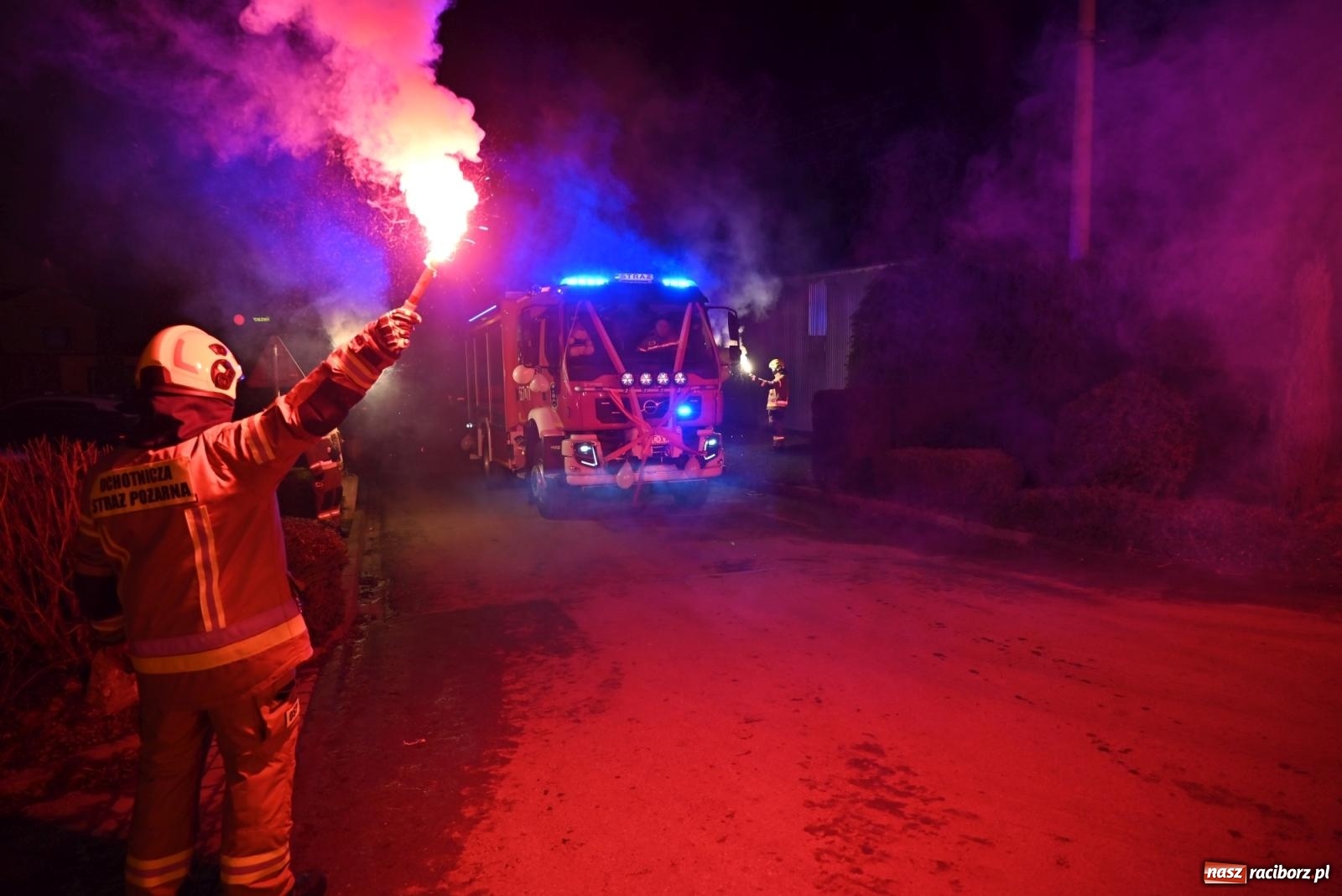Zdjęcie w galerii na portalu naszraciborz.pl: Od przyczepy z pompą do nowego Volvo. Wielkie święto w OSP Żerdziny wiadomości z regionu