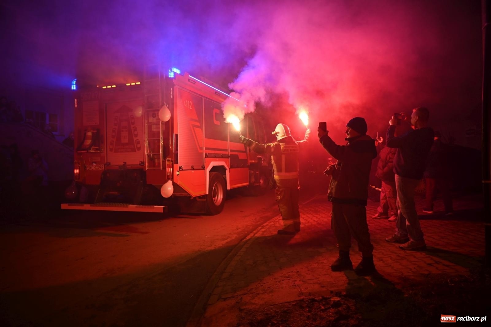 Zdjęcie w galerii na portalu naszraciborz.pl: Od przyczepy z pompą do nowego Volvo. Wielkie święto w OSP Żerdziny wiadomości z regionu