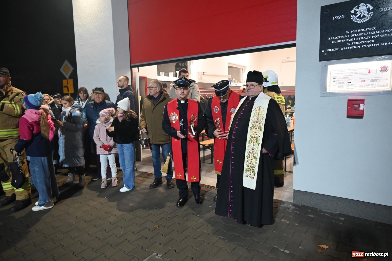 Zdjęcie w galerii na portalu naszraciborz.pl: Od przyczepy z pompą do nowego Volvo. Wielkie święto w OSP Żerdziny wiadomości z regionu