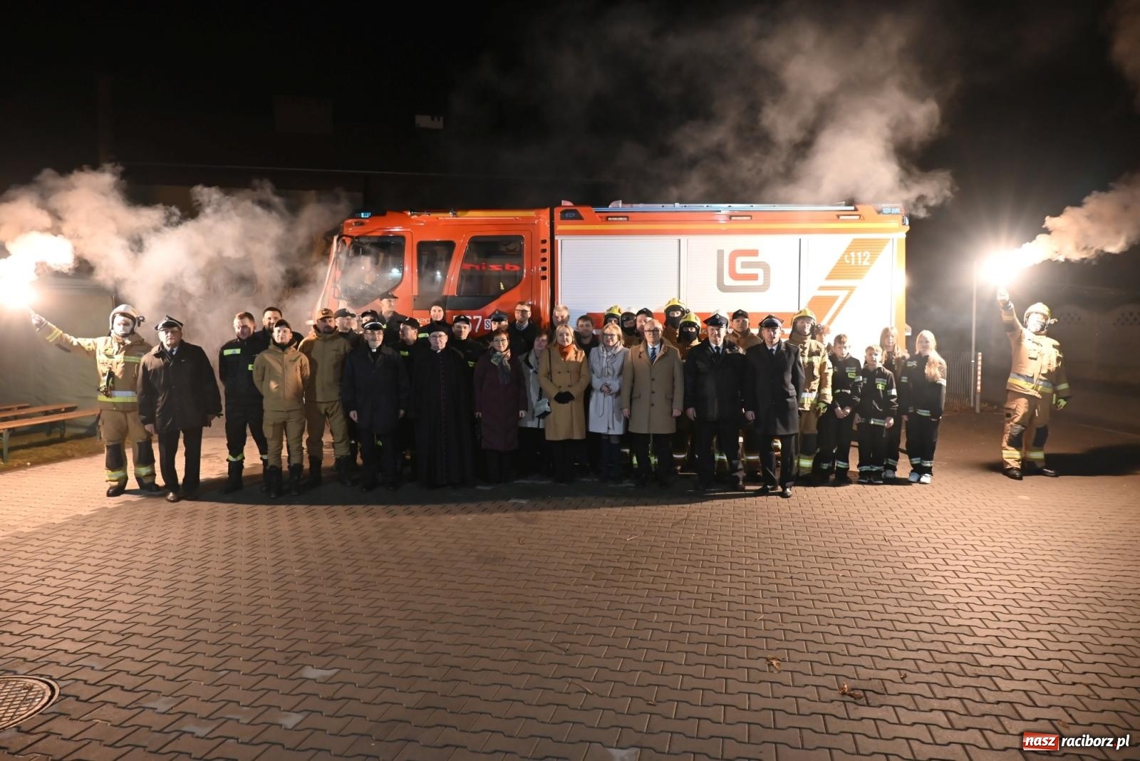 Zdjęcie w galerii na portalu naszraciborz.pl: Od przyczepy z pompą do nowego Volvo. Wielkie święto w OSP Żerdziny wiadomości z regionu