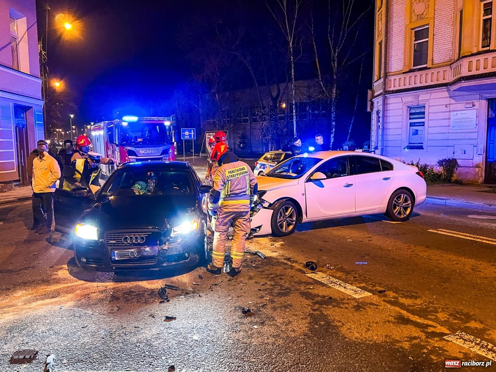Zdjęcie w galerii na portalu naszraciborz.pl: Kolizja na skrzyżowaniu Jana i Armii Krajowej: Straty oszacowano na 30 tys. zł wiadomości z regionu
