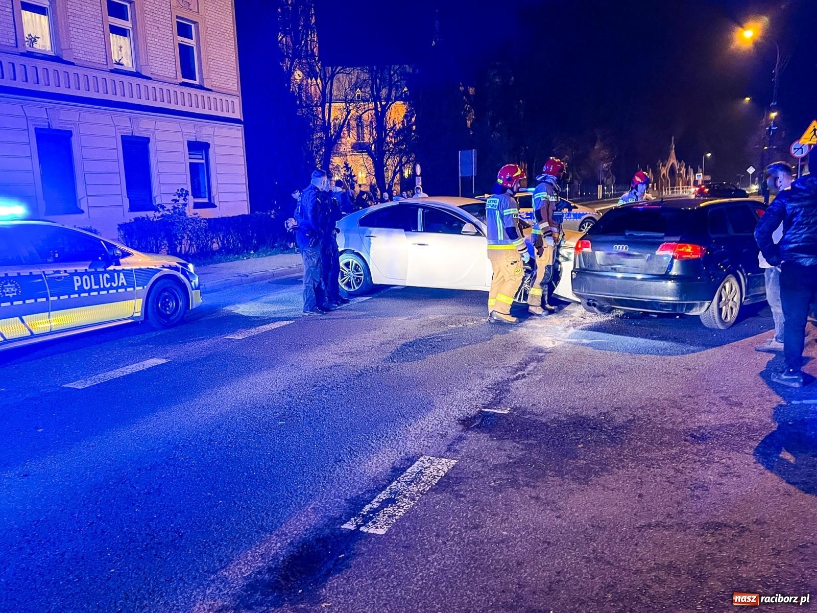 Zdjęcie w galerii na portalu naszraciborz.pl: Kolizja na skrzyżowaniu Jana i Armii Krajowej: Straty oszacowano na 30 tys. zł wiadomości z regionu