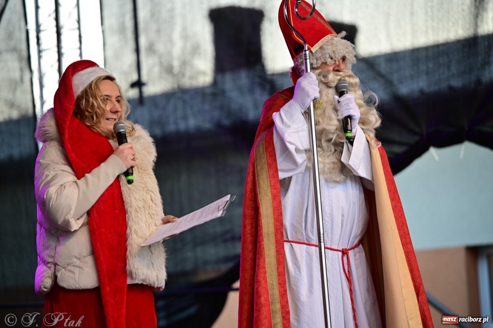 Zdjęcie w galerii na portalu naszraciborz.pl: Tłumy na Kiermaszu Bożonarodzeniowym w Pietrowicach Wielkich [FOTO i WIDEO] wiadomości z regionu