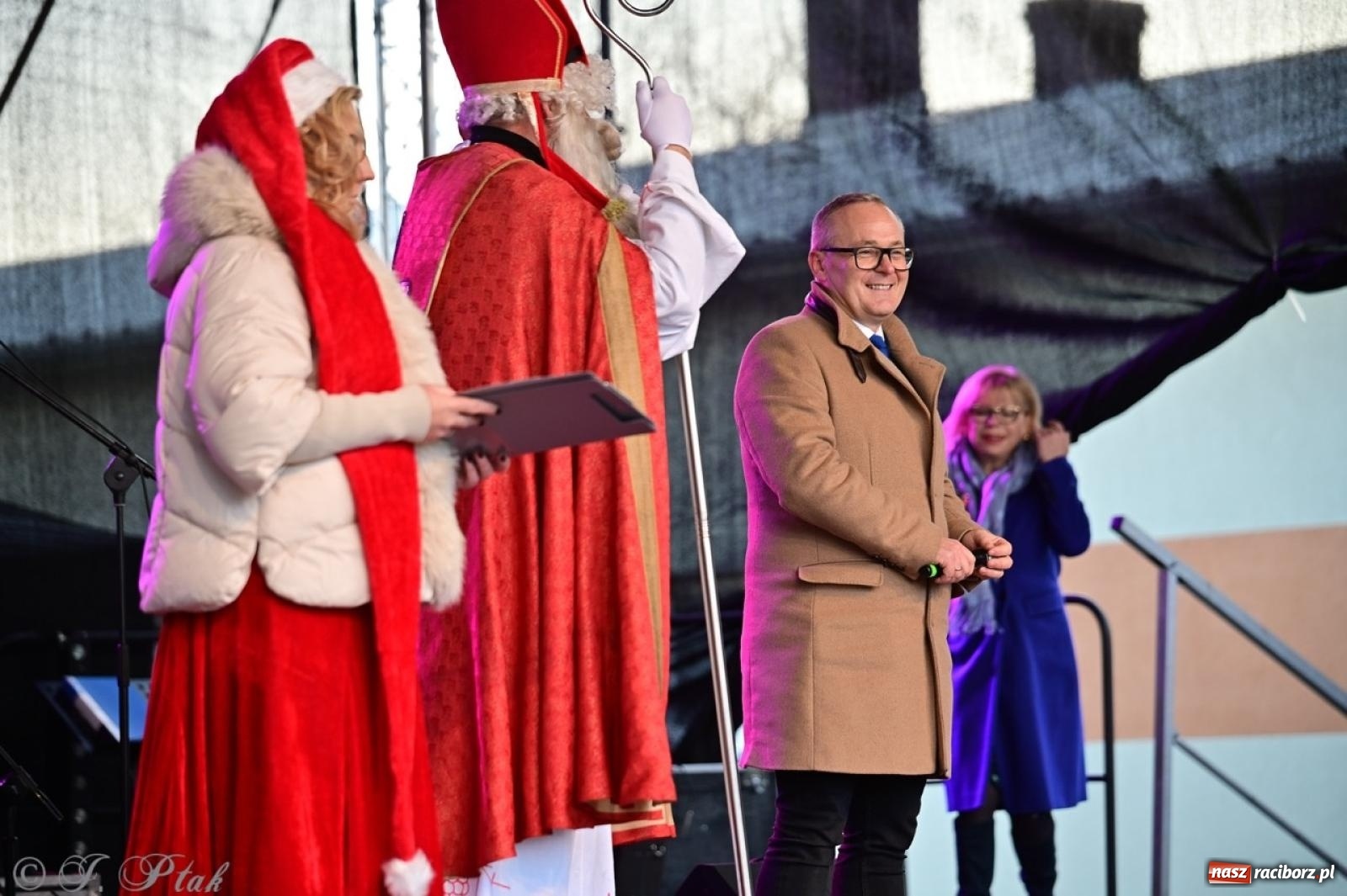 Zdjęcie w galerii na portalu naszraciborz.pl: Tłumy na Kiermaszu Bożonarodzeniowym w Pietrowicach Wielkich [FOTO i WIDEO] wiadomości z regionu