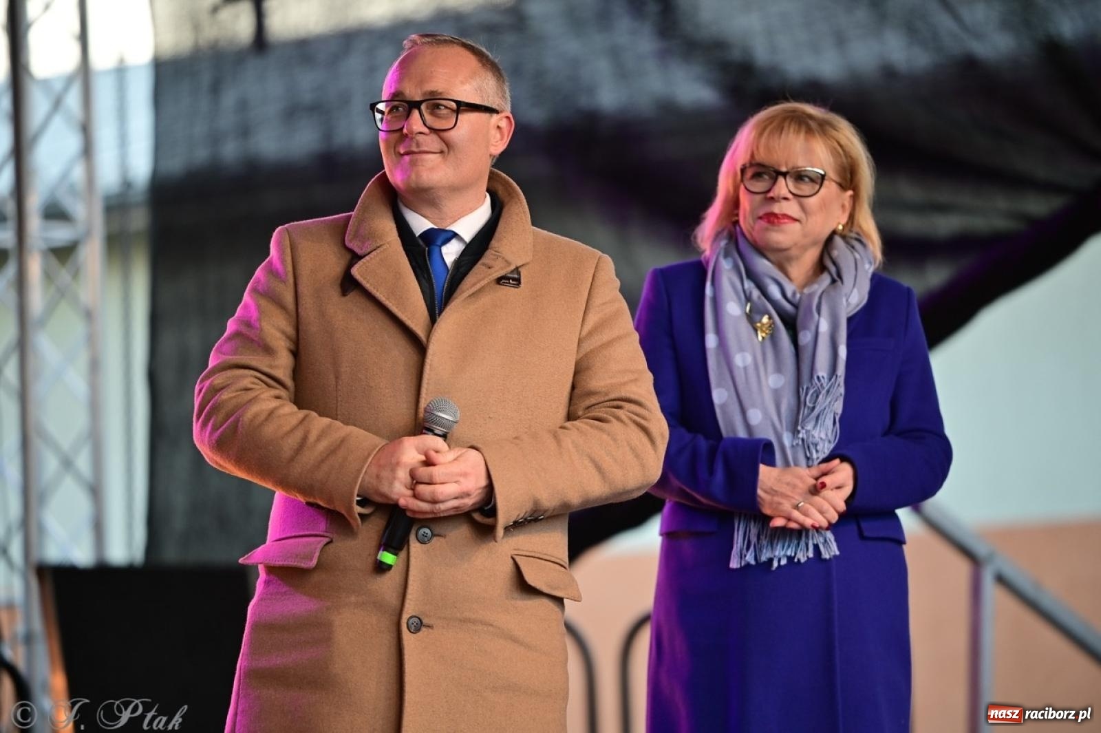 Zdjęcie w galerii na portalu naszraciborz.pl: Tłumy na Kiermaszu Bożonarodzeniowym w Pietrowicach Wielkich [FOTO i WIDEO] wiadomości z regionu