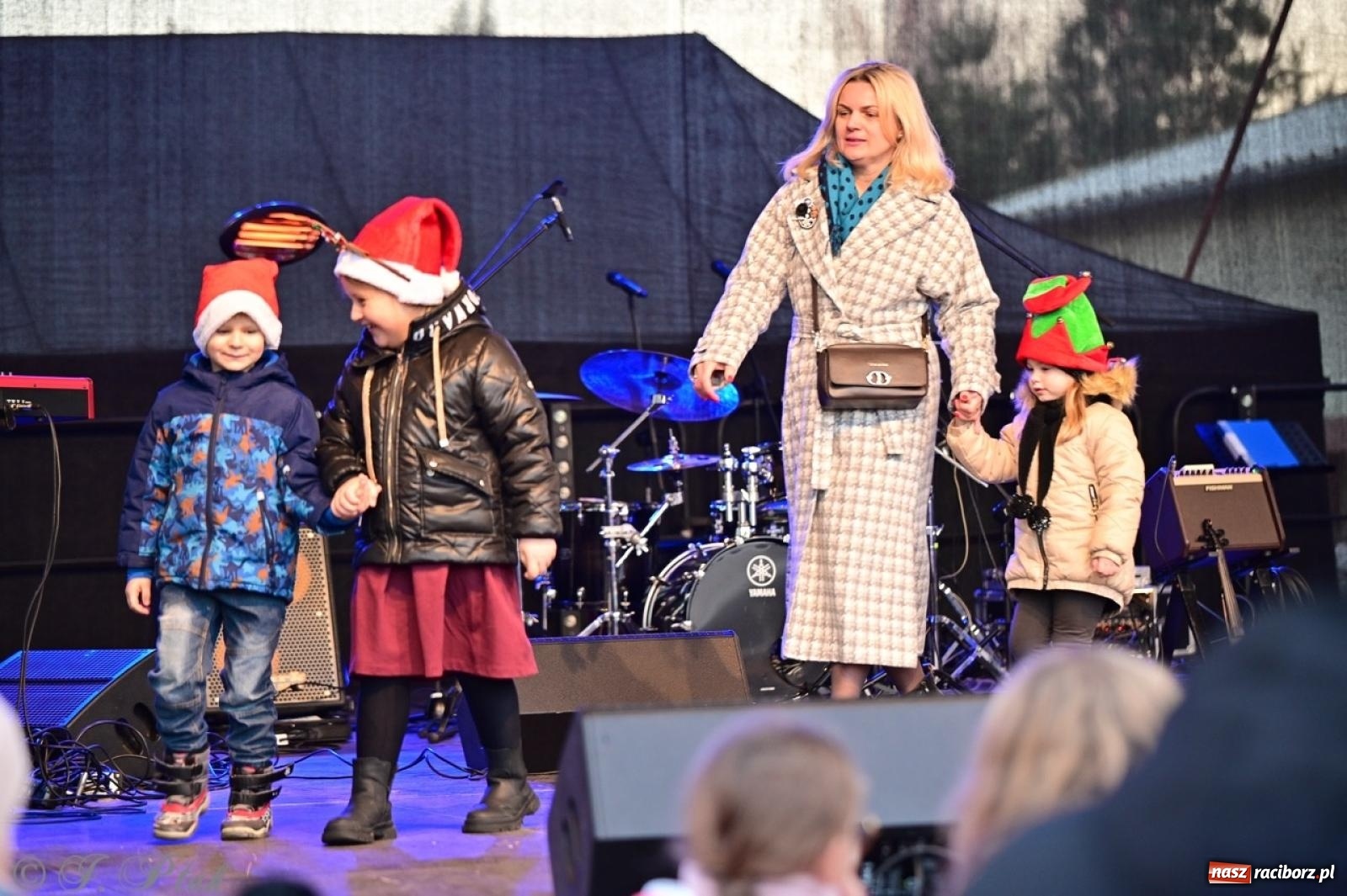 Zdjęcie w galerii na portalu naszraciborz.pl: Tłumy na Kiermaszu Bożonarodzeniowym w Pietrowicach Wielkich [FOTO i WIDEO] wiadomości z regionu