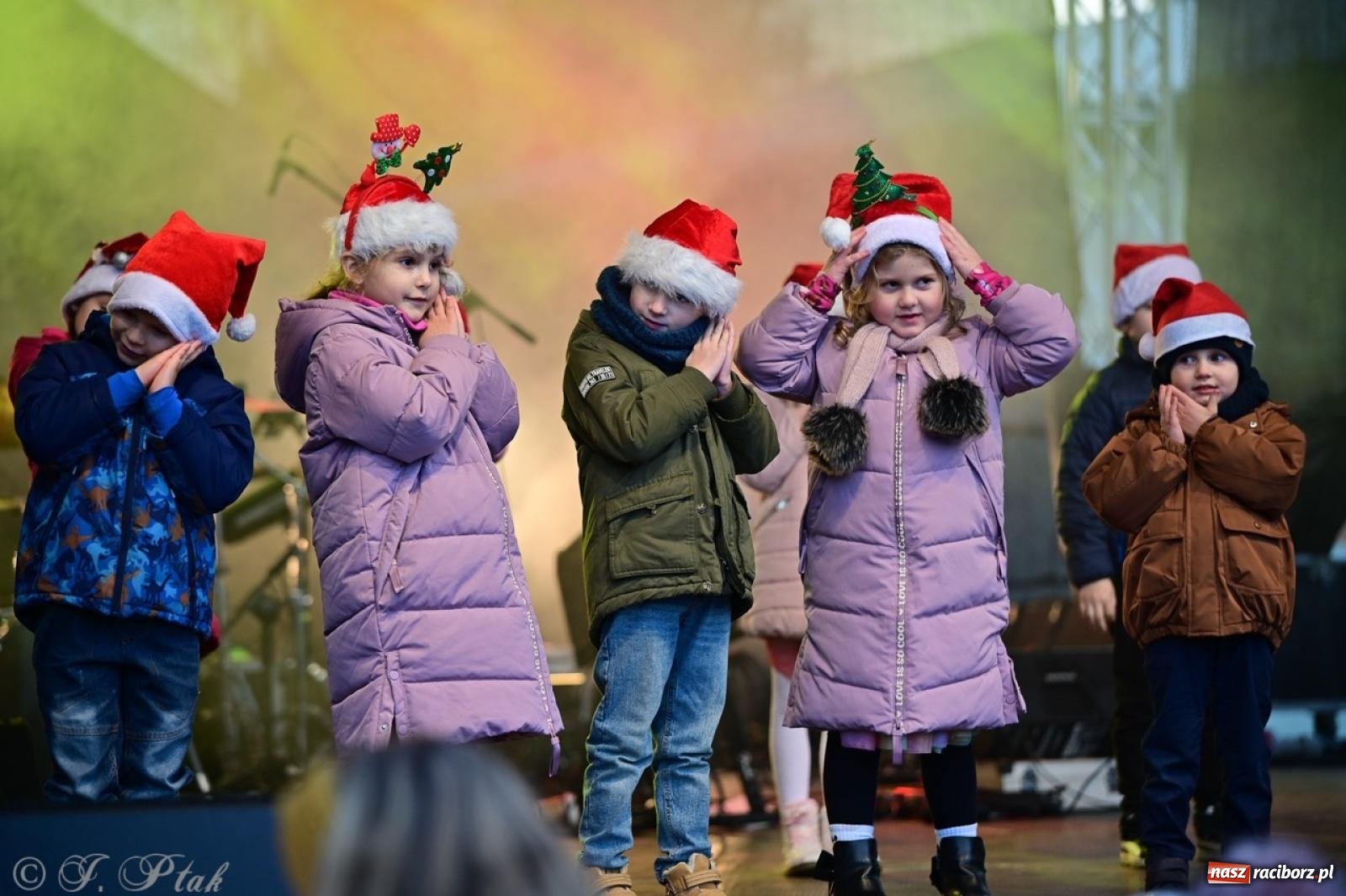 Zdjęcie w galerii na portalu naszraciborz.pl: Tłumy na Kiermaszu Bożonarodzeniowym w Pietrowicach Wielkich [FOTO i WIDEO] wiadomości z regionu