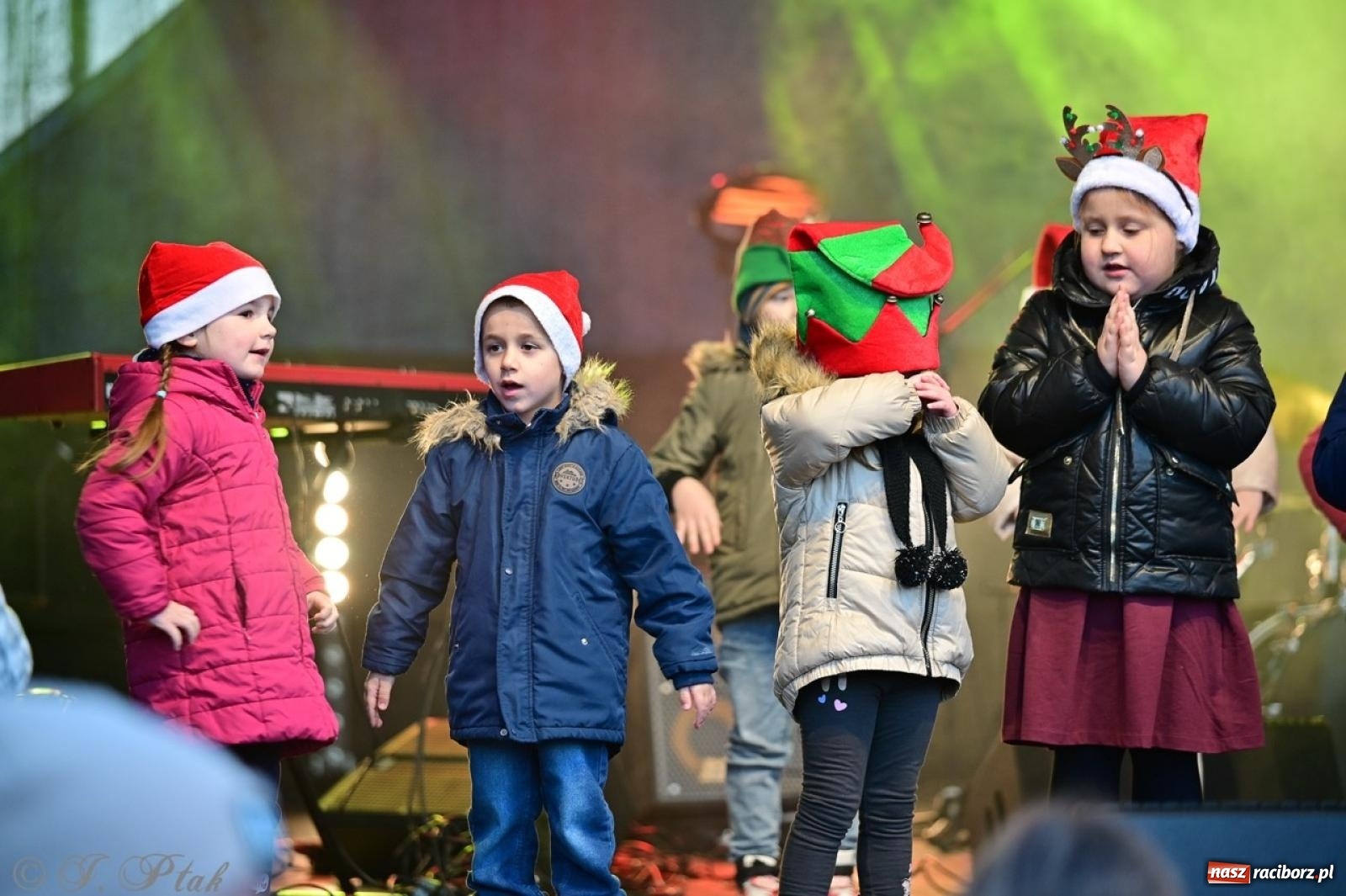 Zdjęcie w galerii na portalu naszraciborz.pl: Tłumy na Kiermaszu Bożonarodzeniowym w Pietrowicach Wielkich [FOTO i WIDEO] wiadomości z regionu