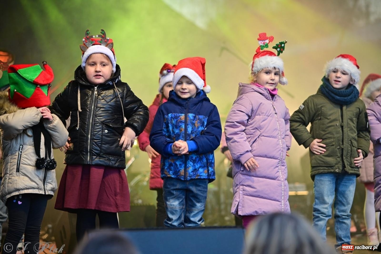Zdjęcie w galerii na portalu naszraciborz.pl: Tłumy na Kiermaszu Bożonarodzeniowym w Pietrowicach Wielkich [FOTO i WIDEO] wiadomości z regionu