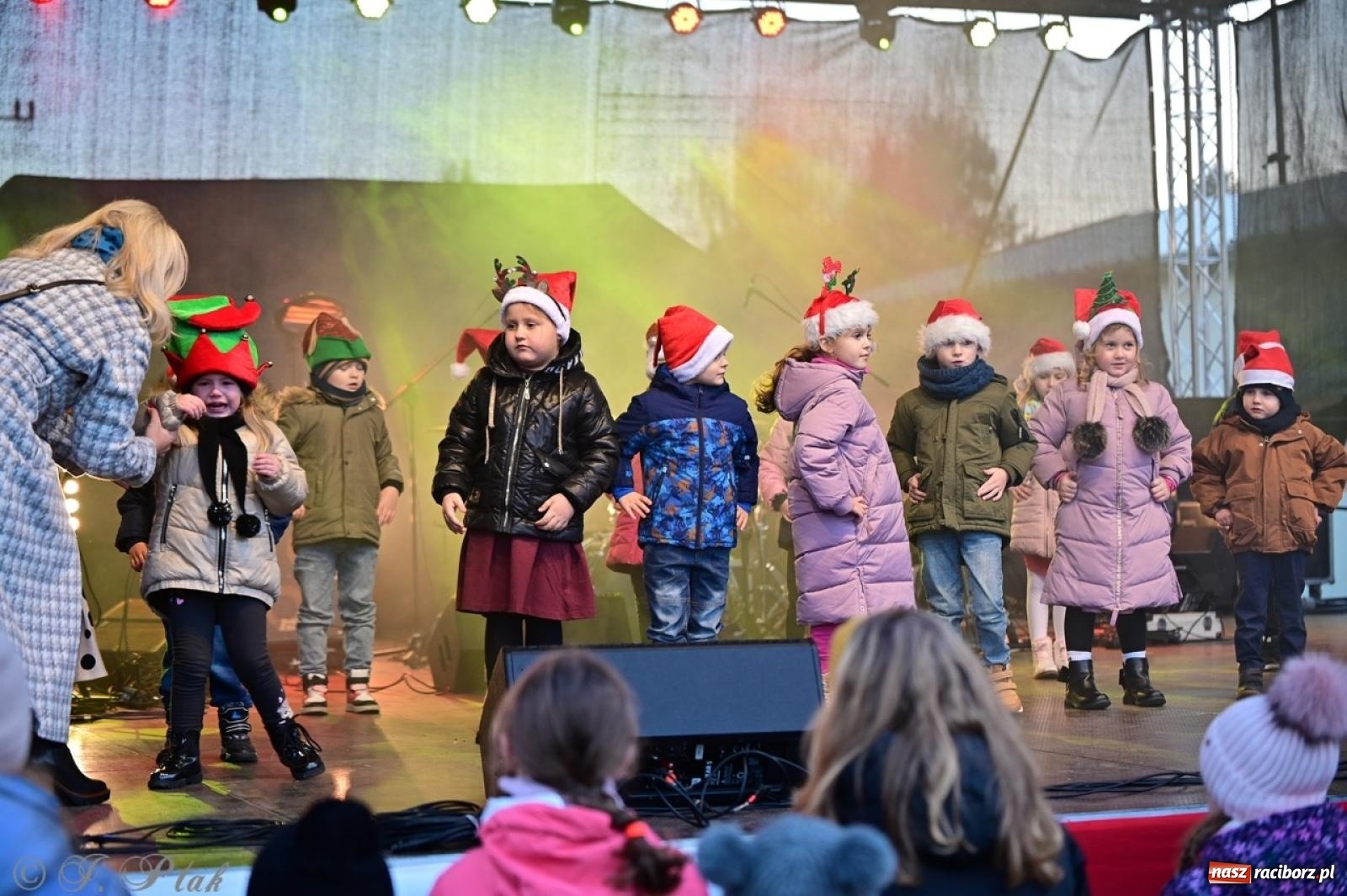 Zdjęcie w galerii na portalu naszraciborz.pl: Tłumy na Kiermaszu Bożonarodzeniowym w Pietrowicach Wielkich [FOTO i WIDEO] wiadomości z regionu