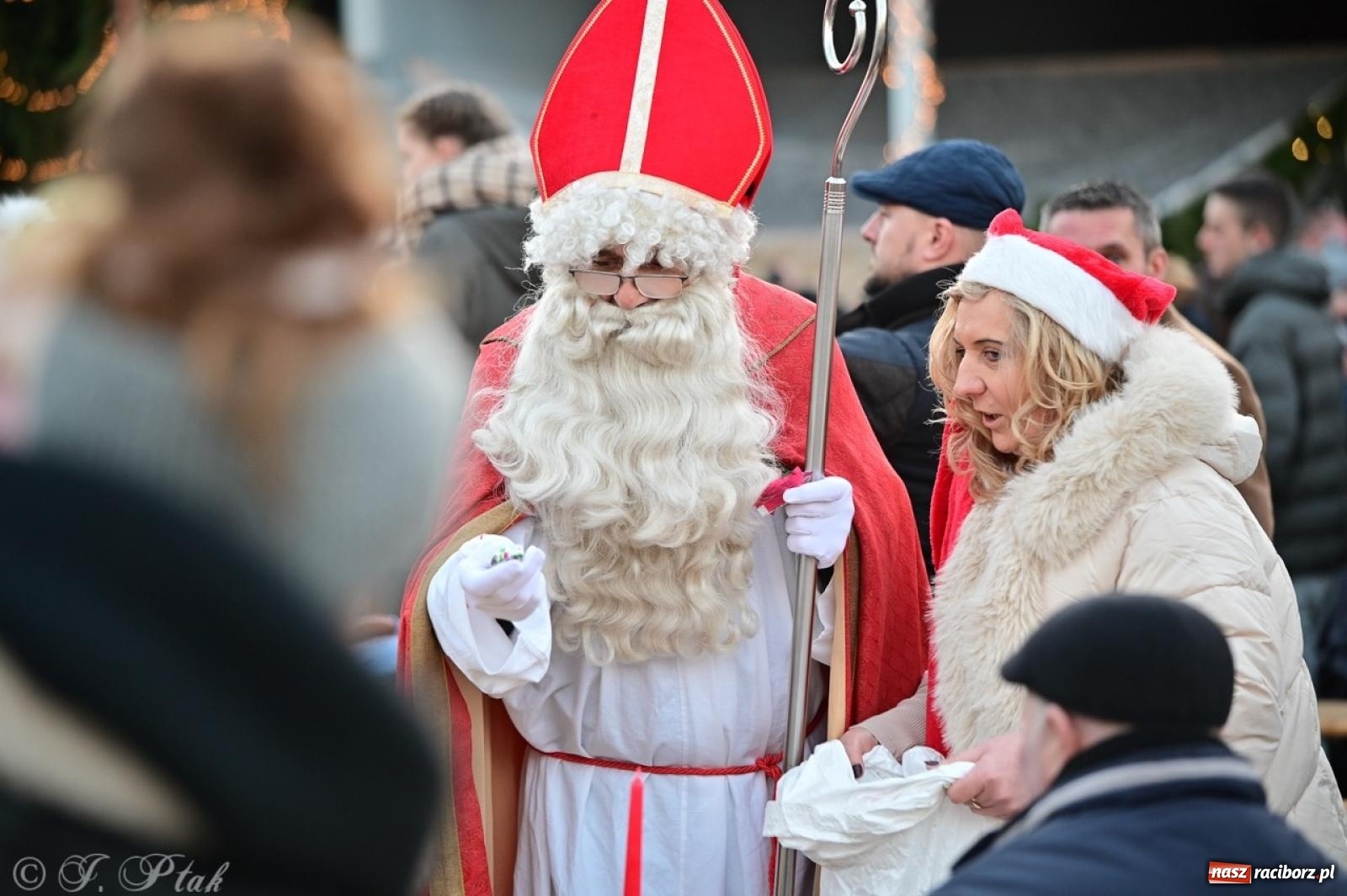Zdjęcie w galerii na portalu naszraciborz.pl: Tłumy na Kiermaszu Bożonarodzeniowym w Pietrowicach Wielkich [FOTO i WIDEO] wiadomości z regionu