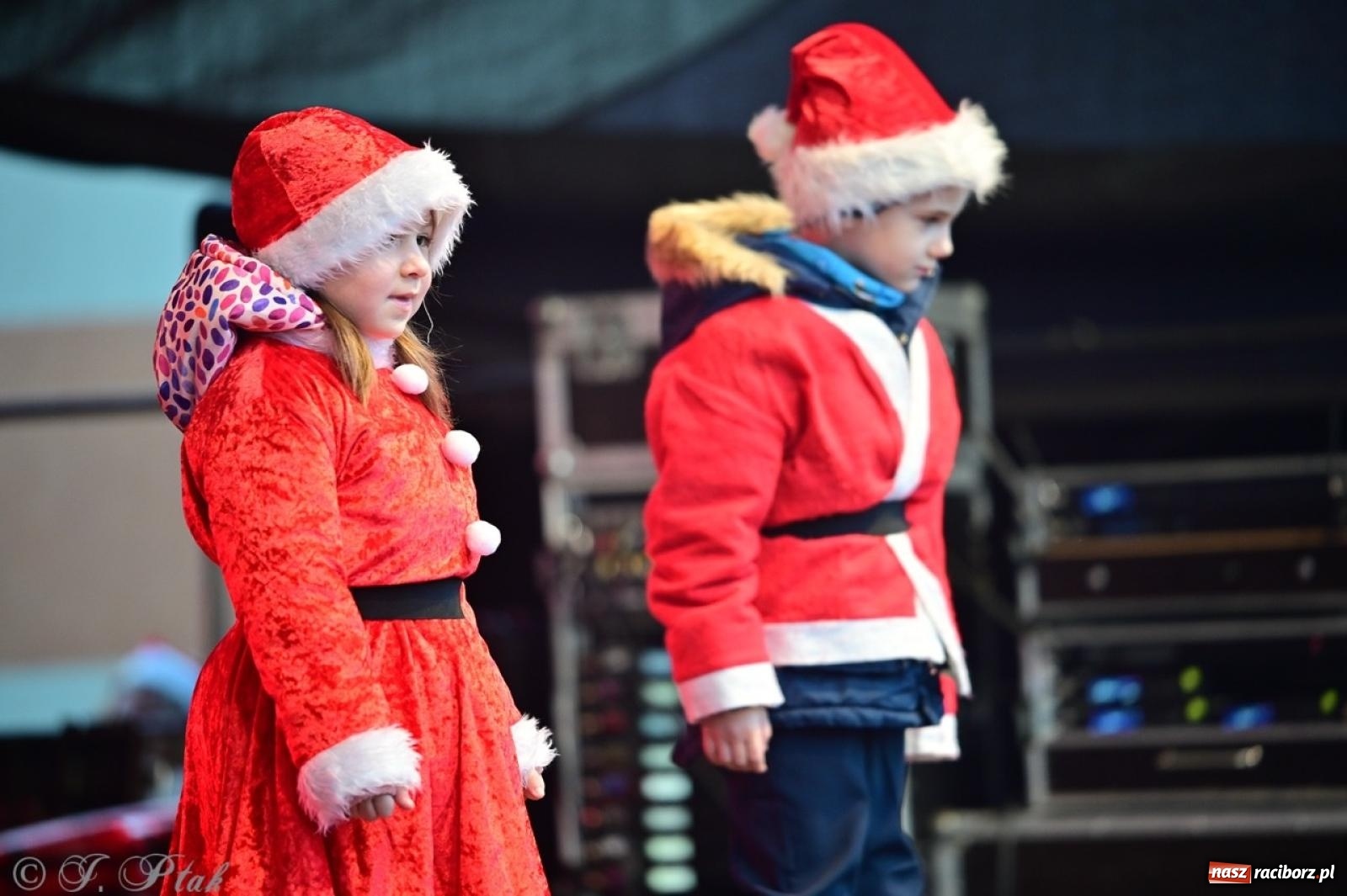 Zdjęcie w galerii na portalu naszraciborz.pl: Tłumy na Kiermaszu Bożonarodzeniowym w Pietrowicach Wielkich [FOTO i WIDEO] wiadomości z regionu