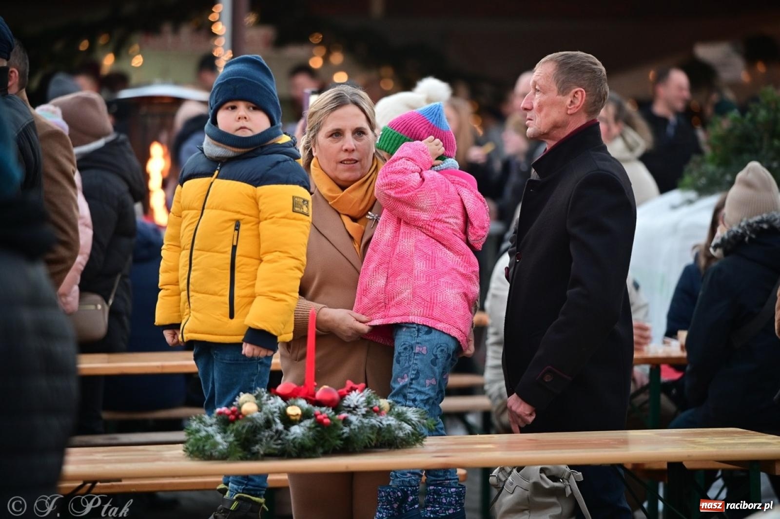Zdjęcie w galerii na portalu naszraciborz.pl: Tłumy na Kiermaszu Bożonarodzeniowym w Pietrowicach Wielkich [FOTO i WIDEO] wiadomości z regionu