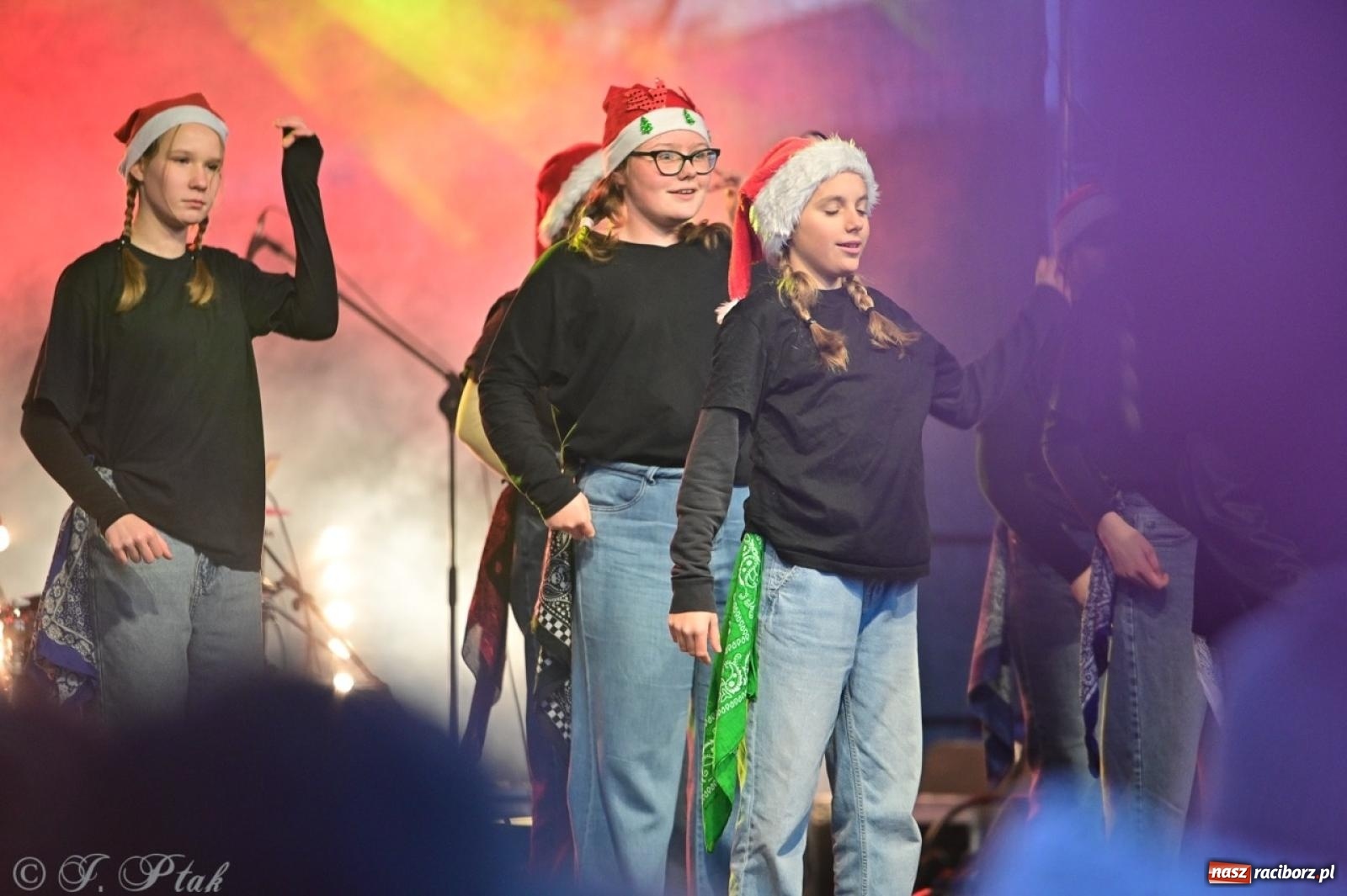 Zdjęcie w galerii na portalu naszraciborz.pl: Tłumy na Kiermaszu Bożonarodzeniowym w Pietrowicach Wielkich [FOTO i WIDEO] wiadomości z regionu