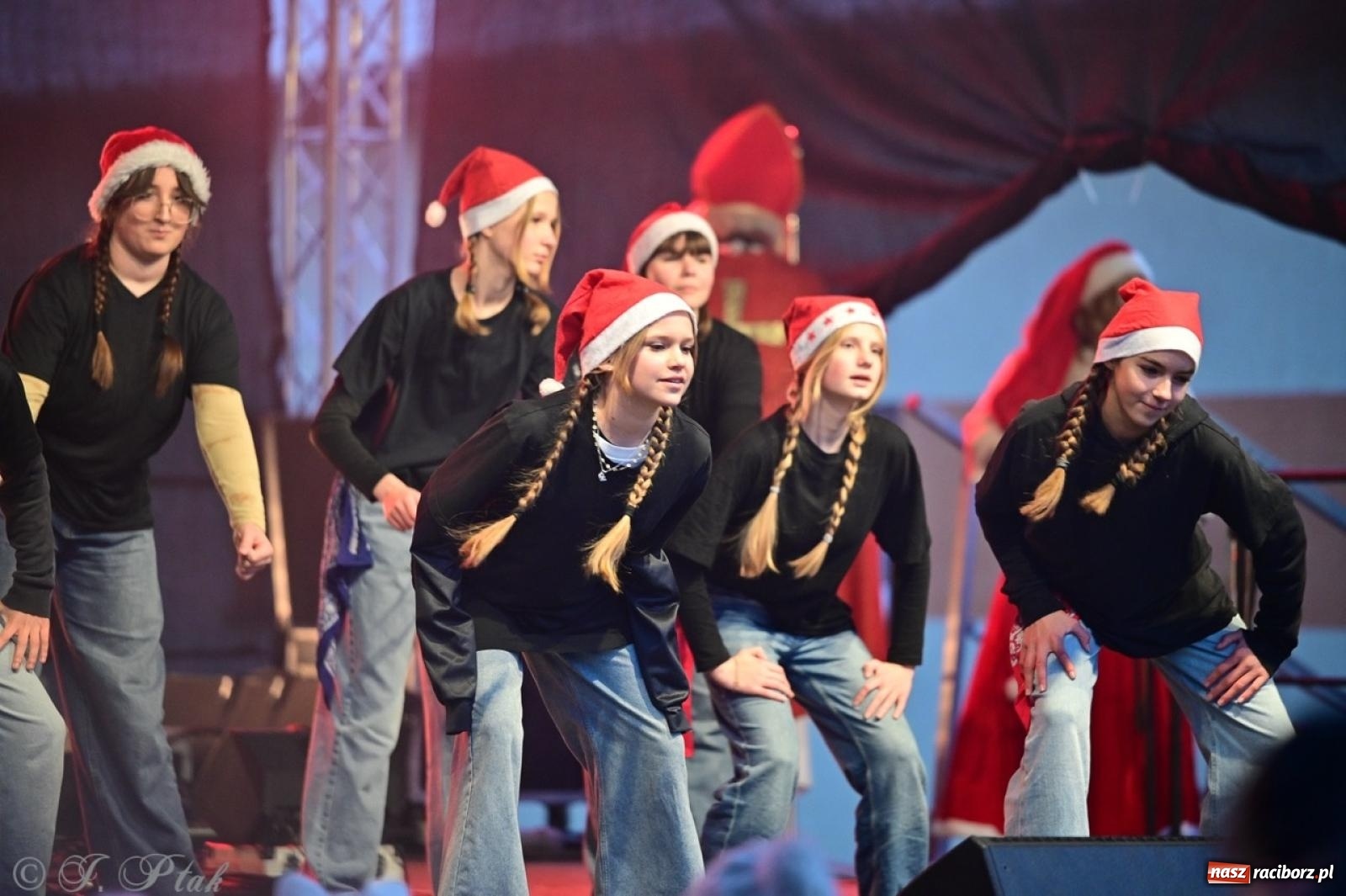 Zdjęcie w galerii na portalu naszraciborz.pl: Tłumy na Kiermaszu Bożonarodzeniowym w Pietrowicach Wielkich [FOTO i WIDEO] wiadomości z regionu