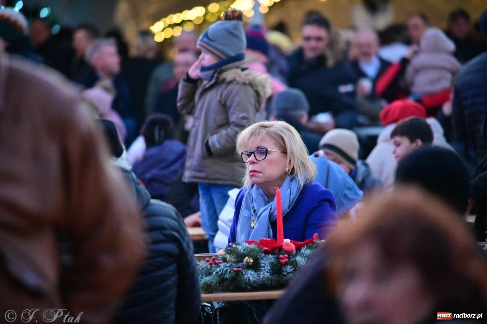 Zdjęcie w galerii na portalu naszraciborz.pl: Tłumy na Kiermaszu Bożonarodzeniowym w Pietrowicach Wielkich [FOTO i WIDEO] wiadomości z regionu
