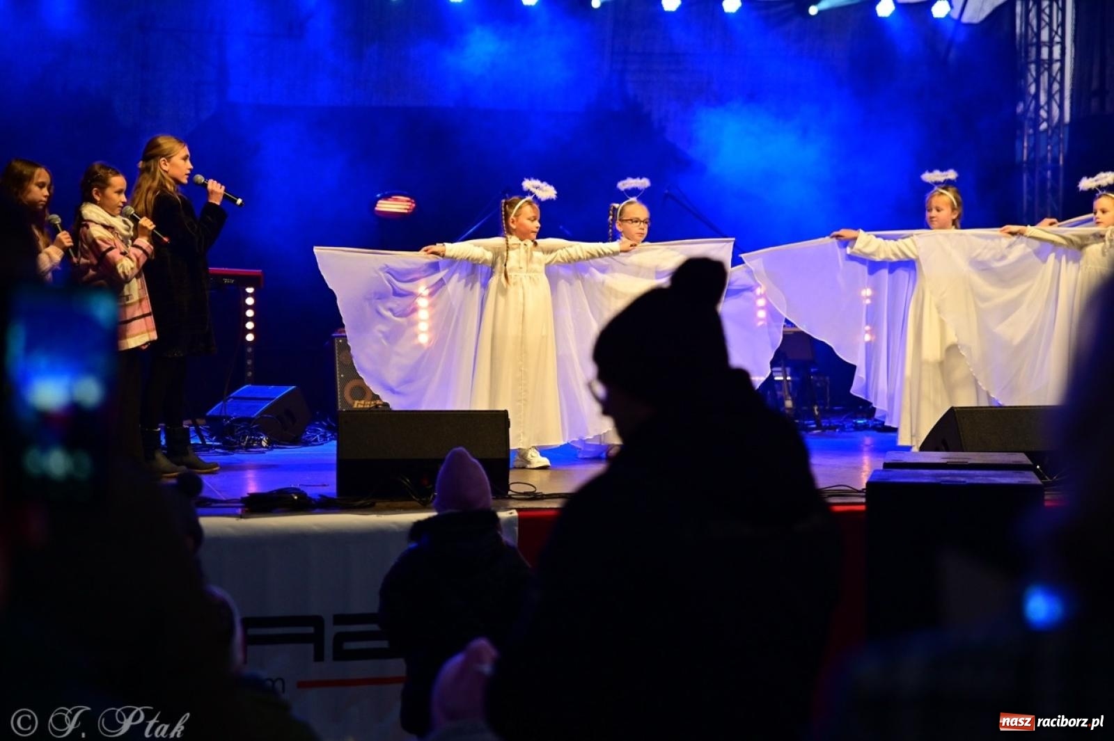 Zdjęcie w galerii na portalu naszraciborz.pl: Tłumy na Kiermaszu Bożonarodzeniowym w Pietrowicach Wielkich [FOTO i WIDEO] wiadomości z regionu