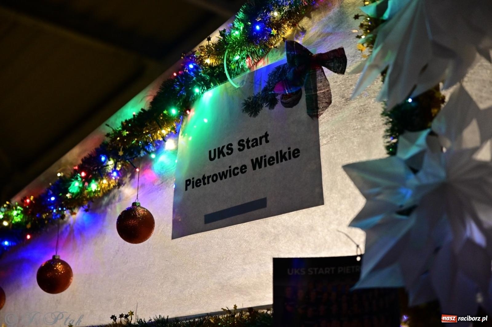 Zdjęcie w galerii na portalu naszraciborz.pl: Tłumy na Kiermaszu Bożonarodzeniowym w Pietrowicach Wielkich [FOTO i WIDEO] wiadomości z regionu