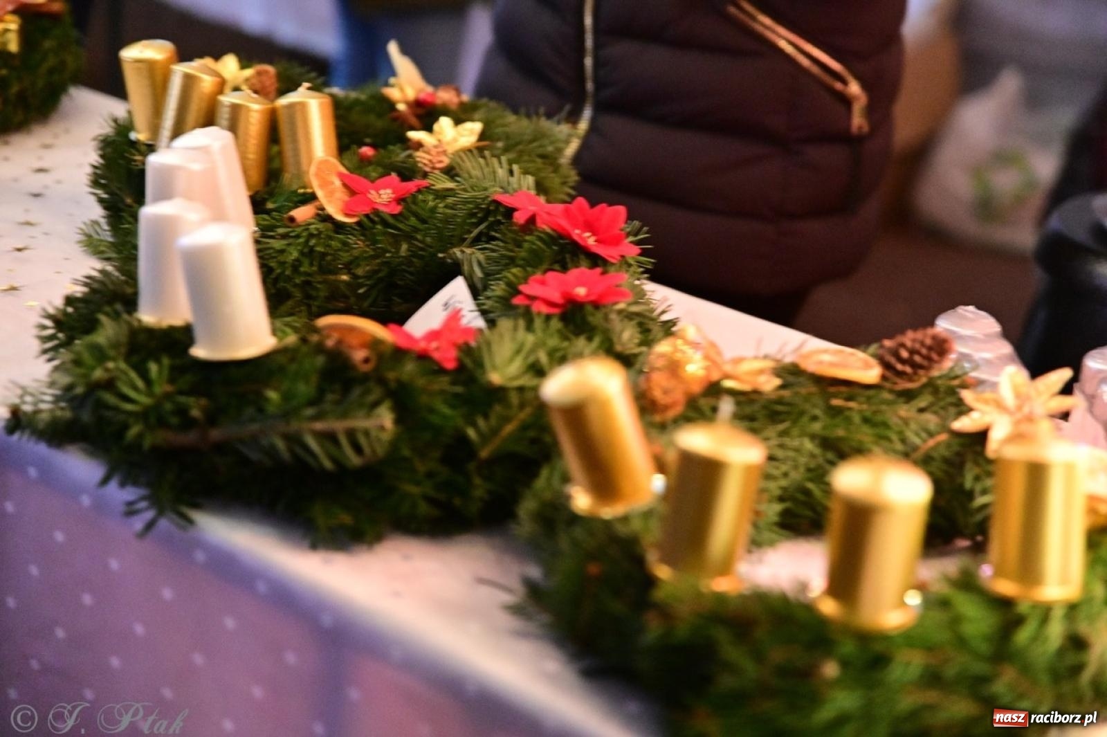 Zdjęcie w galerii na portalu naszraciborz.pl: Tłumy na Kiermaszu Bożonarodzeniowym w Pietrowicach Wielkich [FOTO i WIDEO] wiadomości z regionu