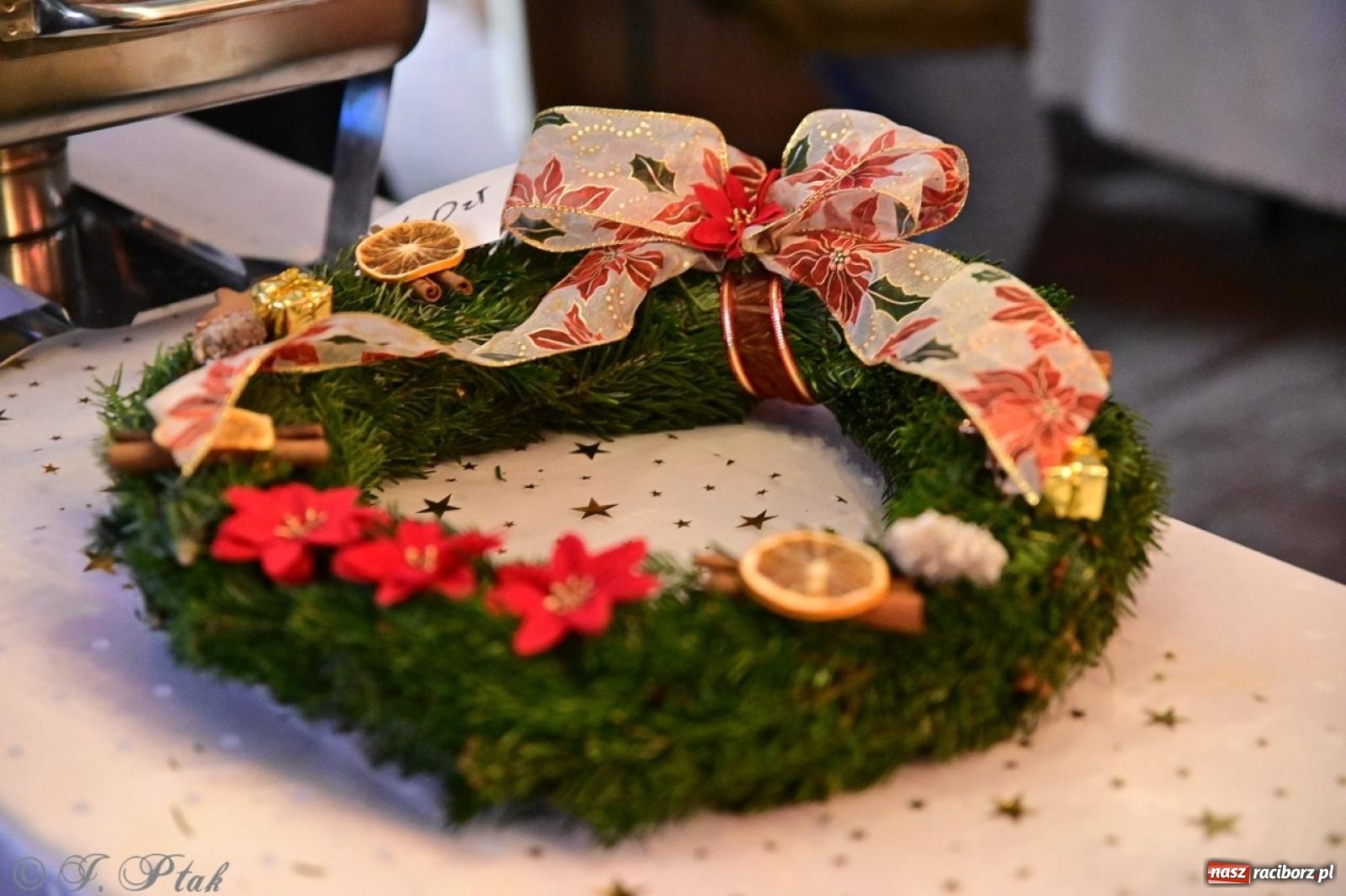 Zdjęcie w galerii na portalu naszraciborz.pl: Tłumy na Kiermaszu Bożonarodzeniowym w Pietrowicach Wielkich [FOTO i WIDEO] wiadomości z regionu