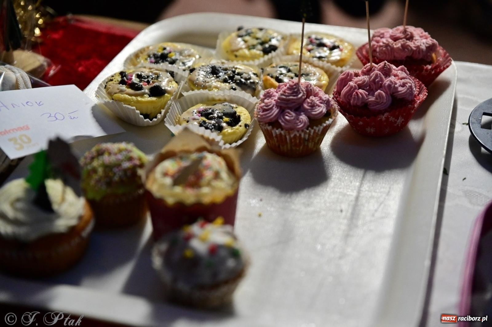 Zdjęcie w galerii na portalu naszraciborz.pl: Tłumy na Kiermaszu Bożonarodzeniowym w Pietrowicach Wielkich [FOTO i WIDEO] wiadomości z regionu