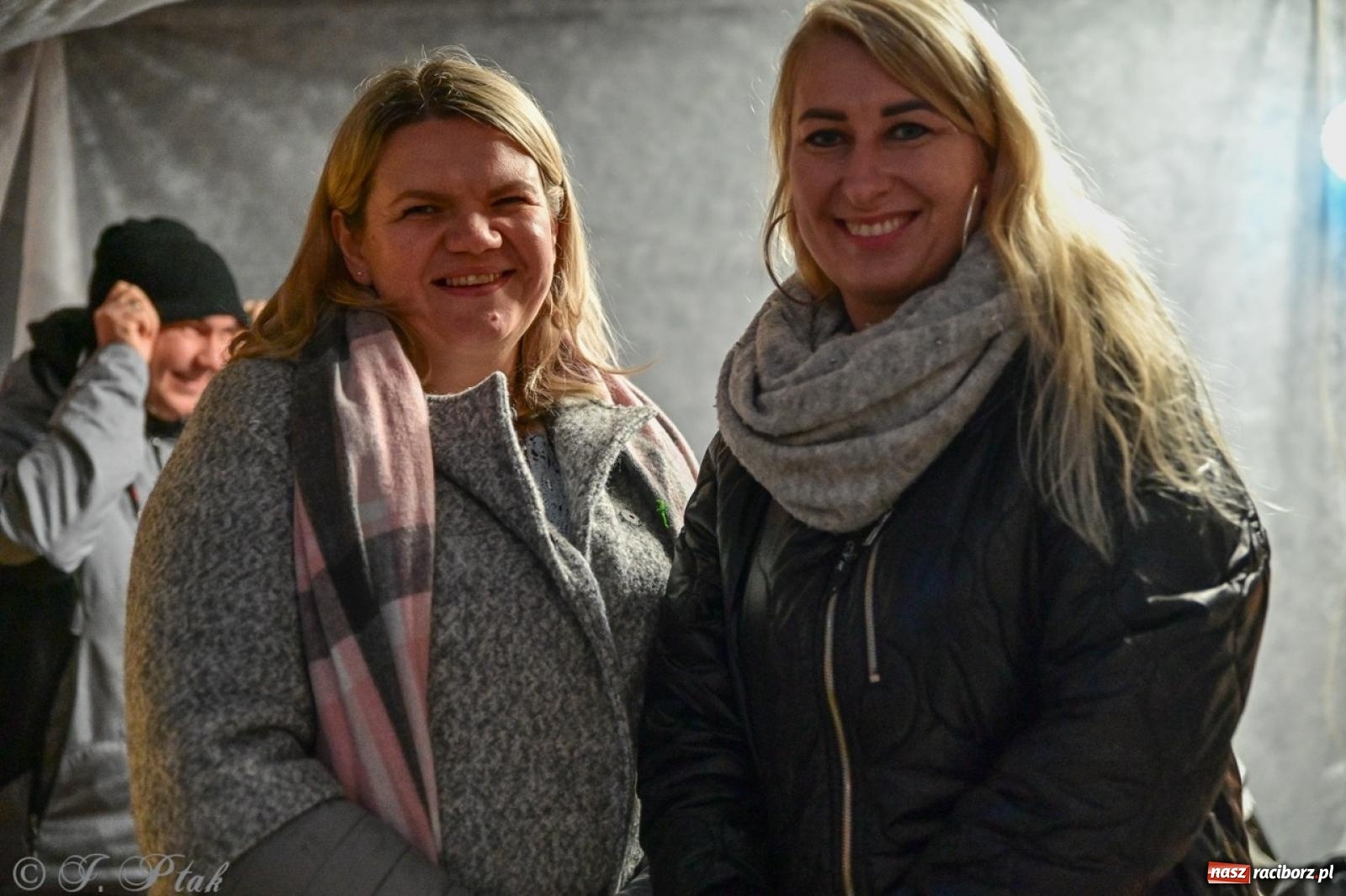 Zdjęcie w galerii na portalu naszraciborz.pl: Tłumy na Kiermaszu Bożonarodzeniowym w Pietrowicach Wielkich [FOTO i WIDEO] wiadomości z regionu