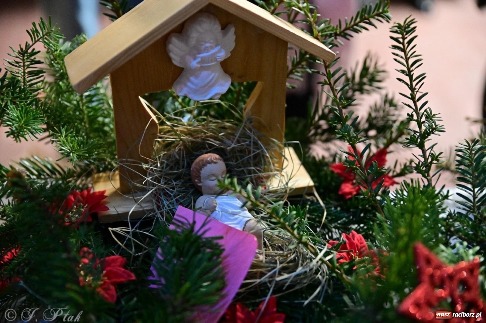 Zdjęcie w galerii na portalu naszraciborz.pl: Tłumy na Kiermaszu Bożonarodzeniowym w Pietrowicach Wielkich [FOTO i WIDEO] wiadomości z regionu