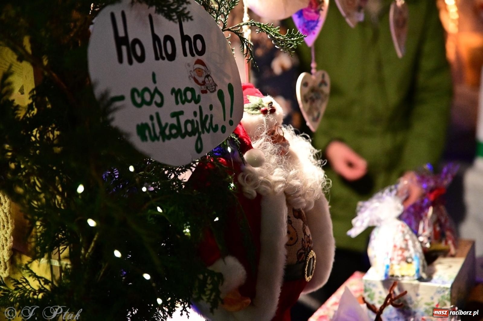 Zdjęcie w galerii na portalu naszraciborz.pl: Tłumy na Kiermaszu Bożonarodzeniowym w Pietrowicach Wielkich [FOTO i WIDEO] wiadomości z regionu
