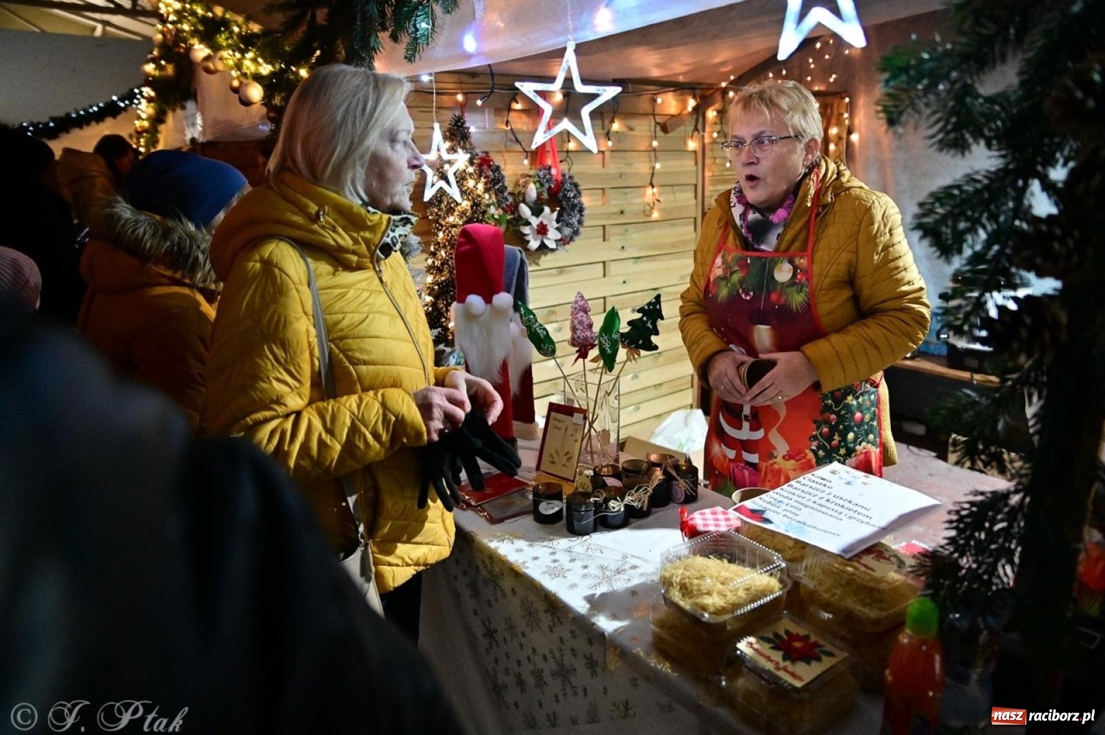 Zdjęcie w galerii na portalu naszraciborz.pl: Tłumy na Kiermaszu Bożonarodzeniowym w Pietrowicach Wielkich [FOTO i WIDEO] wiadomości z regionu