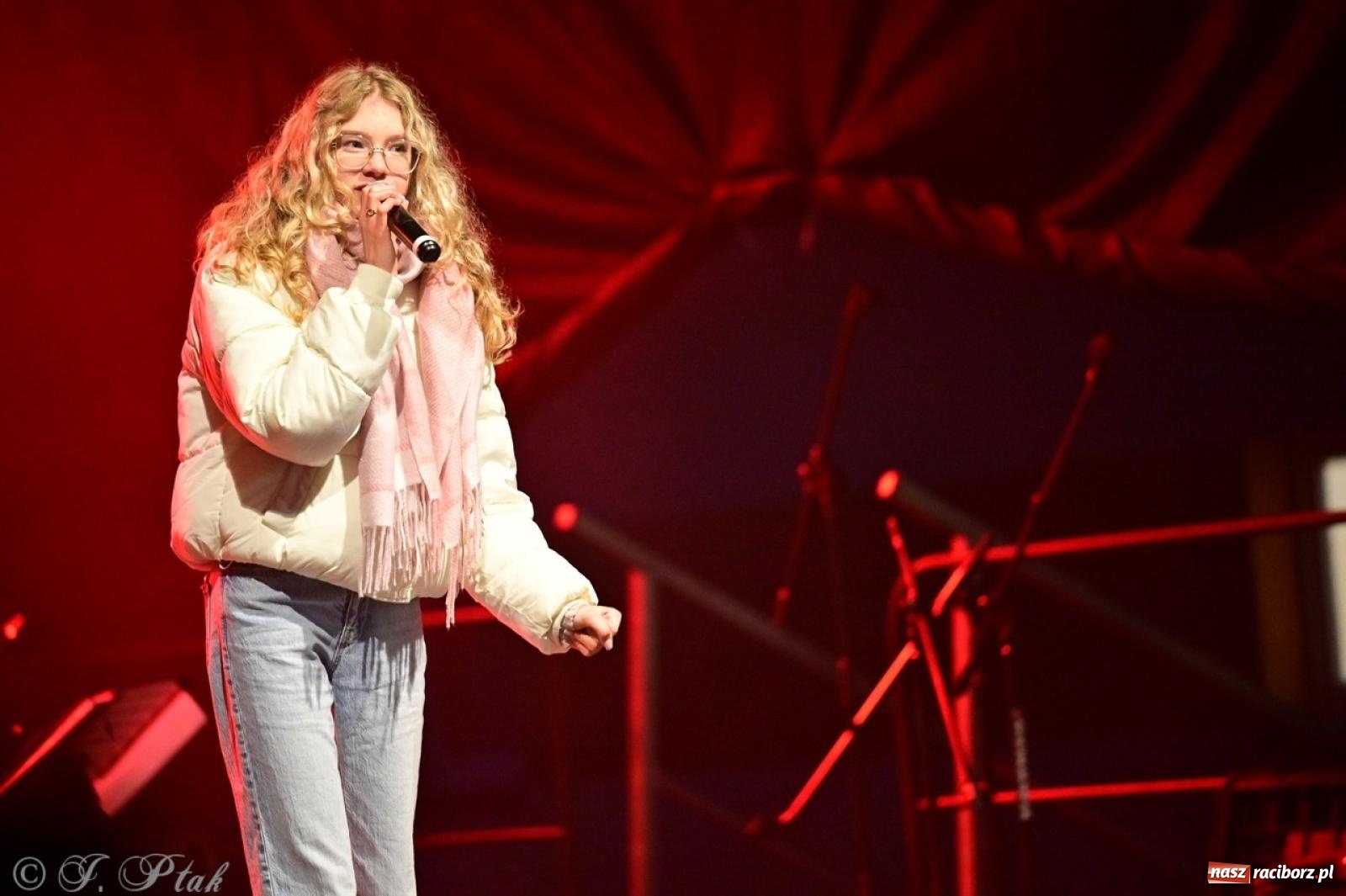 Zdjęcie w galerii na portalu naszraciborz.pl: Tłumy na Kiermaszu Bożonarodzeniowym w Pietrowicach Wielkich [FOTO i WIDEO] wiadomości z regionu