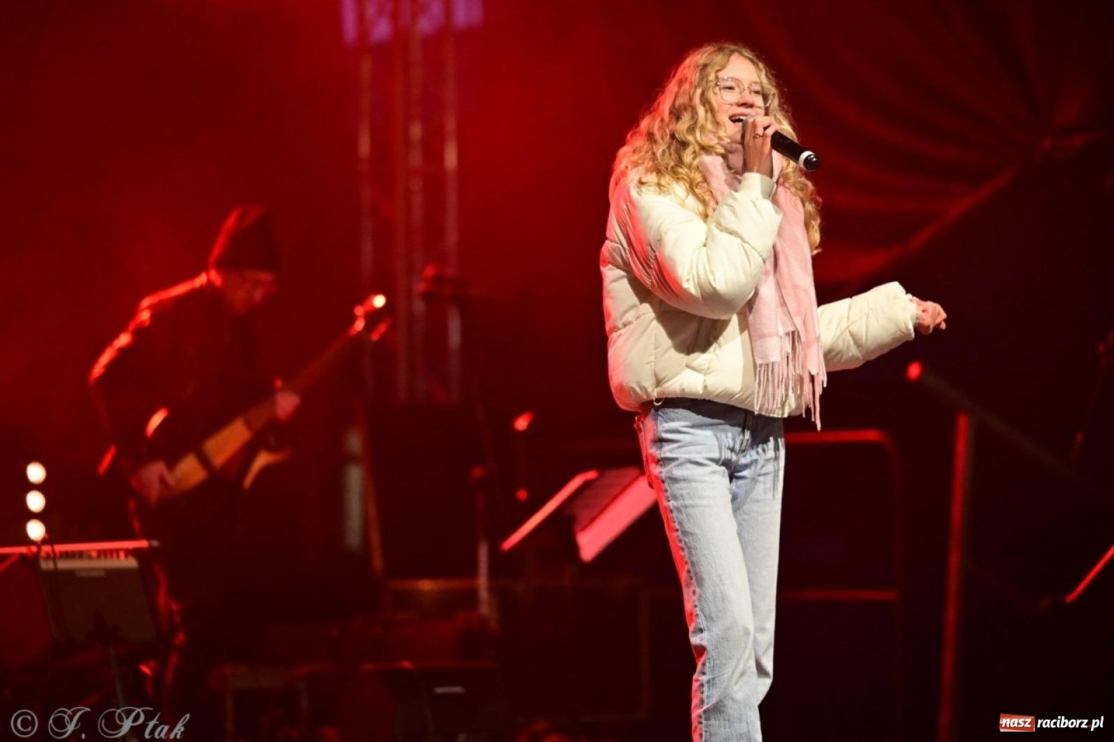 Zdjęcie w galerii na portalu naszraciborz.pl: Tłumy na Kiermaszu Bożonarodzeniowym w Pietrowicach Wielkich [FOTO i WIDEO] wiadomości z regionu