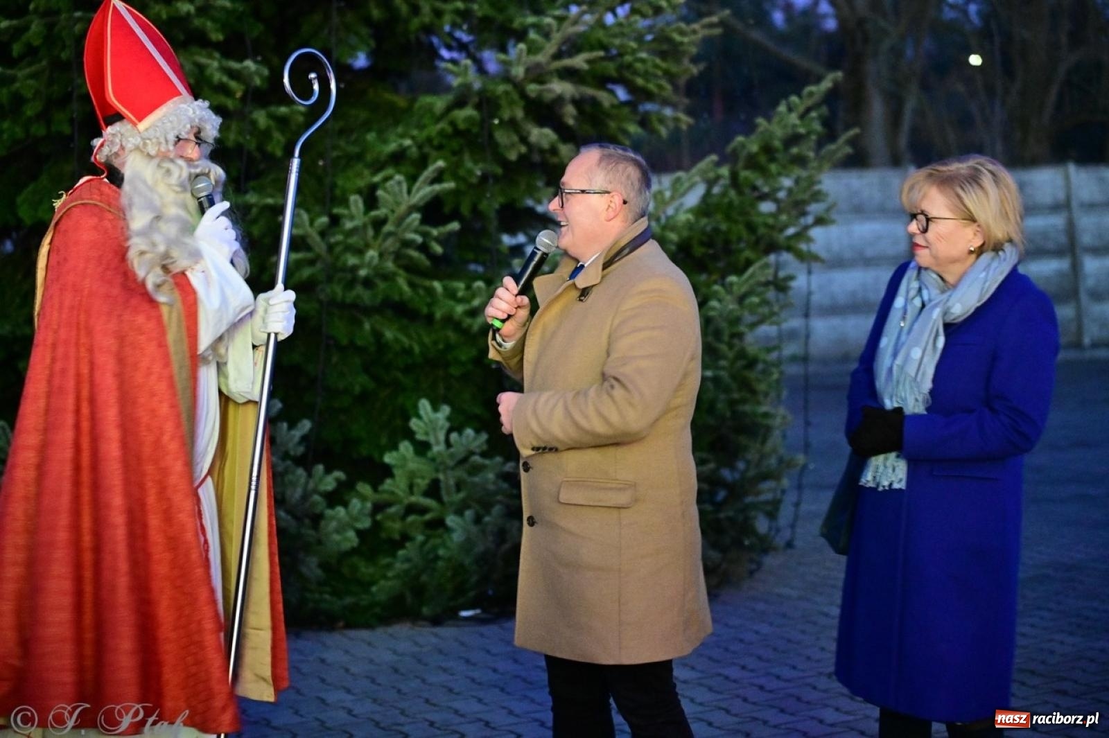 Zdjęcie w galerii na portalu naszraciborz.pl: Tłumy na Kiermaszu Bożonarodzeniowym w Pietrowicach Wielkich [FOTO i WIDEO] wiadomości z regionu