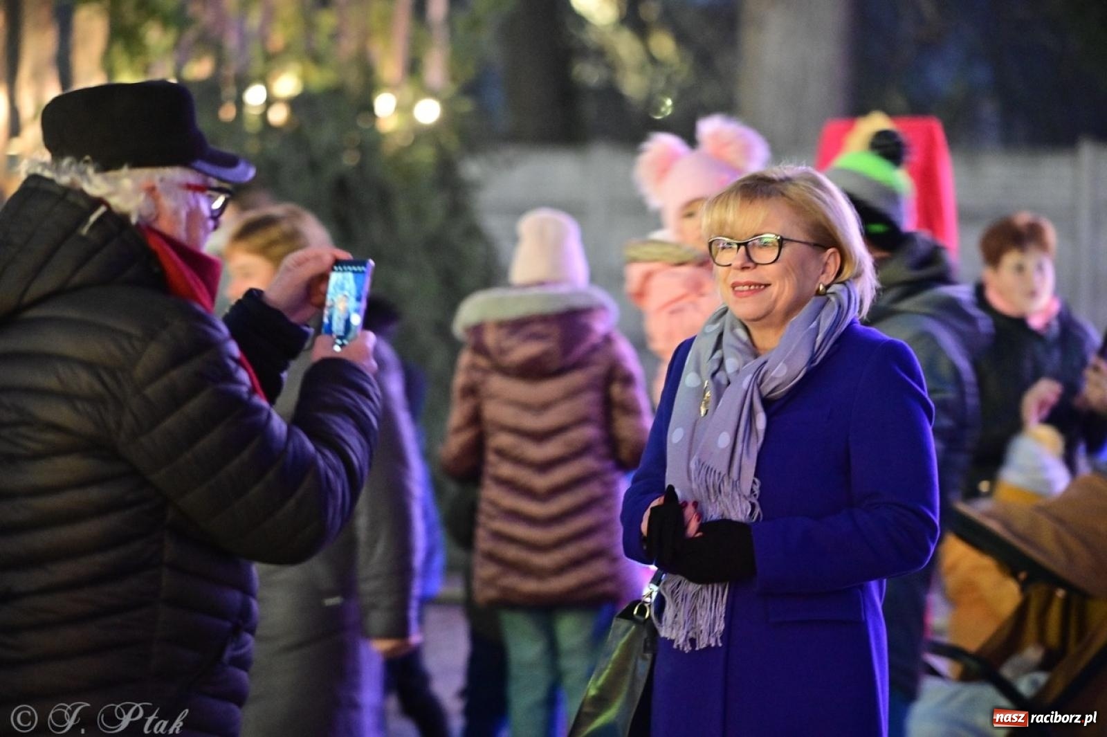 Zdjęcie w galerii na portalu naszraciborz.pl: Tłumy na Kiermaszu Bożonarodzeniowym w Pietrowicach Wielkich [FOTO i WIDEO] wiadomości z regionu