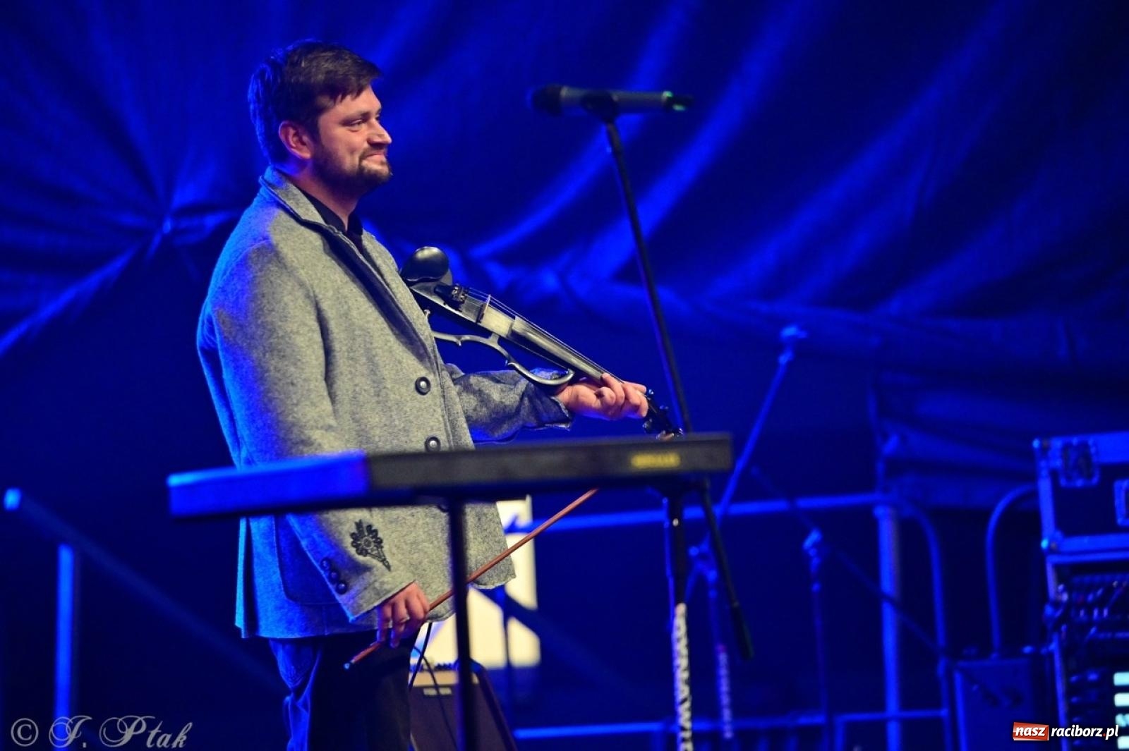 Zdjęcie w galerii na portalu naszraciborz.pl: Tłumy na Kiermaszu Bożonarodzeniowym w Pietrowicach Wielkich [FOTO i WIDEO] wiadomości z regionu