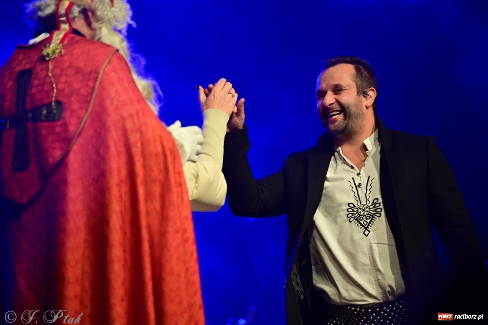 Zdjęcie w galerii na portalu naszraciborz.pl: Tłumy na Kiermaszu Bożonarodzeniowym w Pietrowicach Wielkich [FOTO i WIDEO] wiadomości z regionu