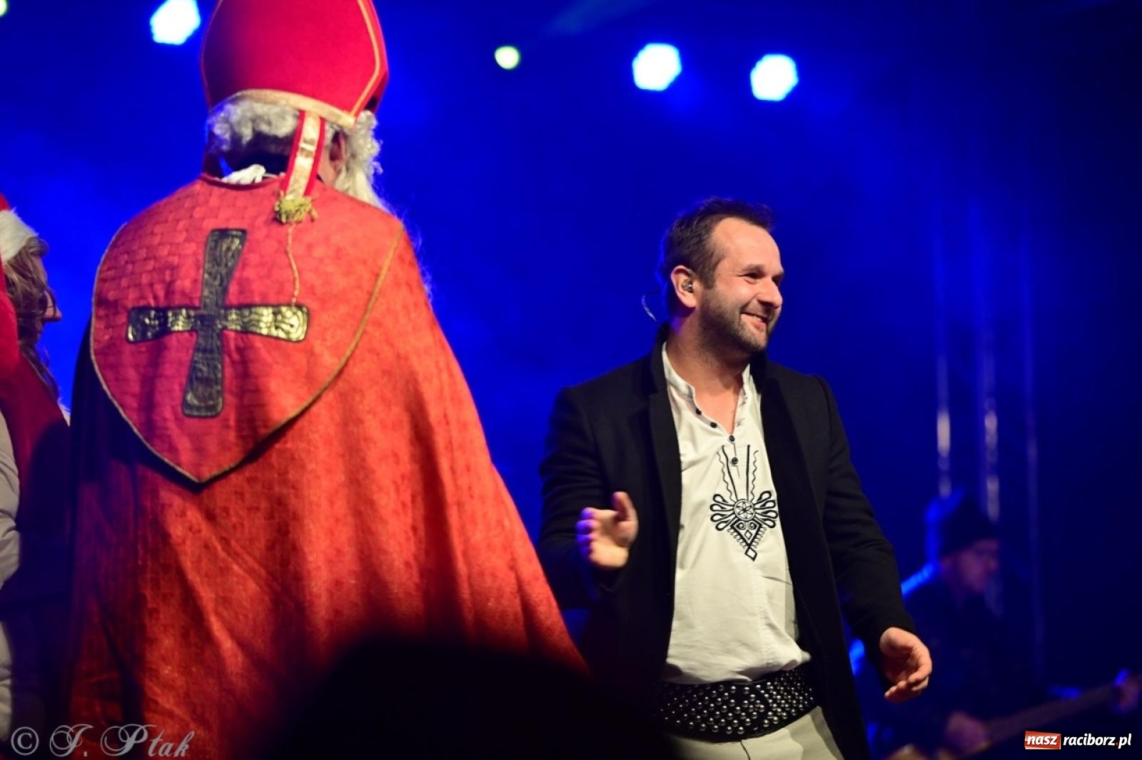 Zdjęcie w galerii na portalu naszraciborz.pl: Tłumy na Kiermaszu Bożonarodzeniowym w Pietrowicach Wielkich [FOTO i WIDEO] wiadomości z regionu