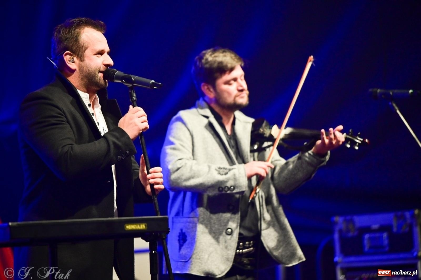 Zdjęcie w galerii na portalu naszraciborz.pl: Tłumy na Kiermaszu Bożonarodzeniowym w Pietrowicach Wielkich [FOTO i WIDEO] wiadomości z regionu