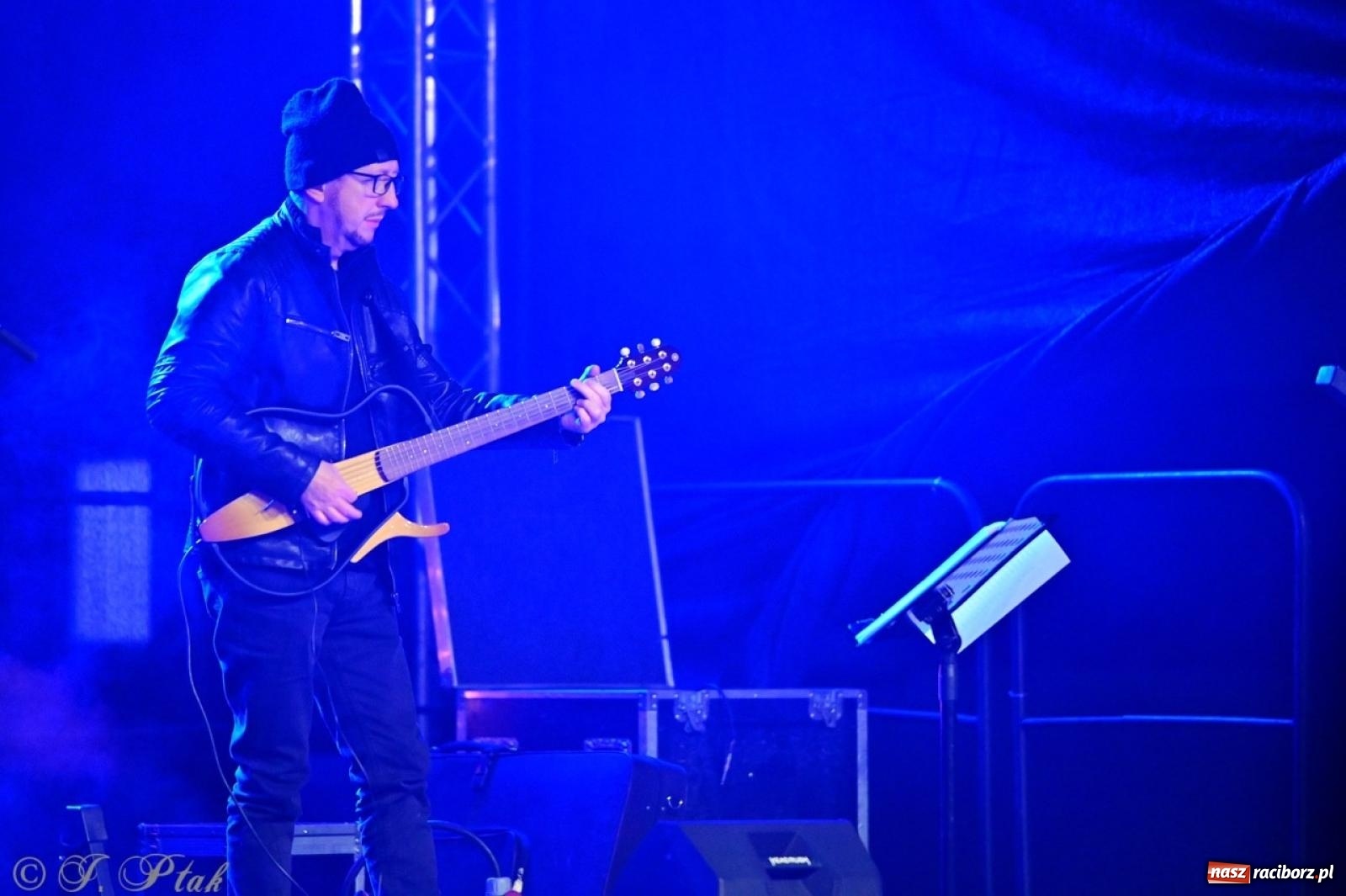 Zdjęcie w galerii na portalu naszraciborz.pl: Tłumy na Kiermaszu Bożonarodzeniowym w Pietrowicach Wielkich [FOTO i WIDEO] wiadomości z regionu