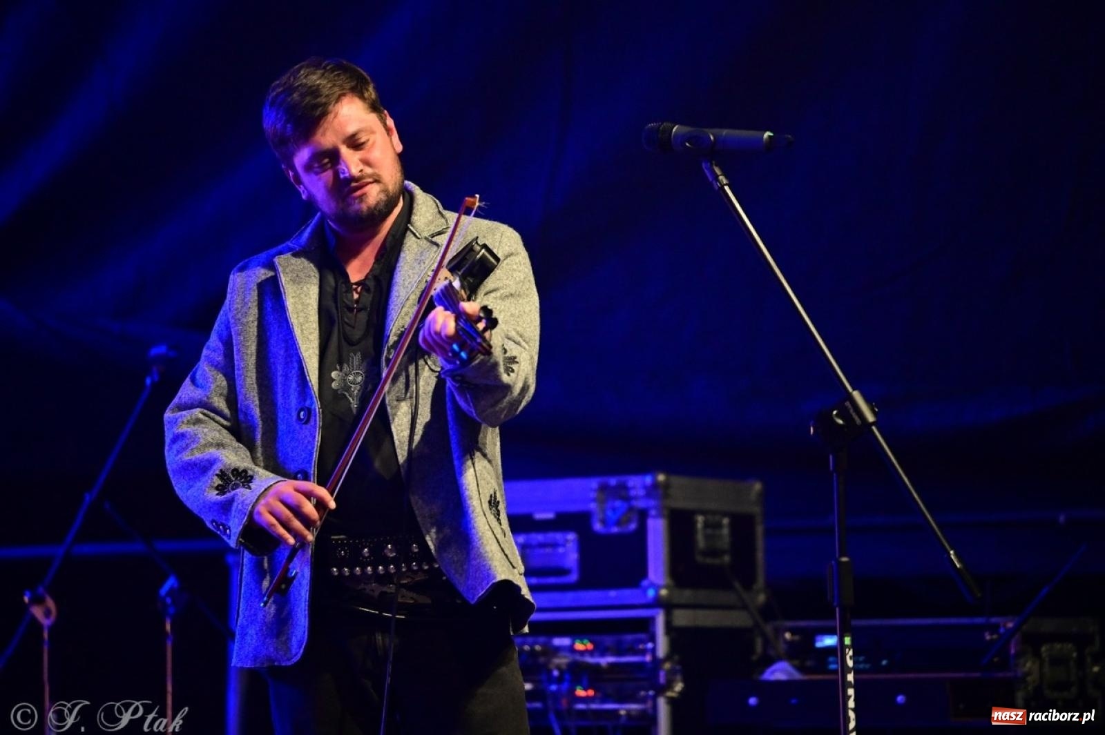 Zdjęcie w galerii na portalu naszraciborz.pl: Tłumy na Kiermaszu Bożonarodzeniowym w Pietrowicach Wielkich [FOTO i WIDEO] wiadomości z regionu