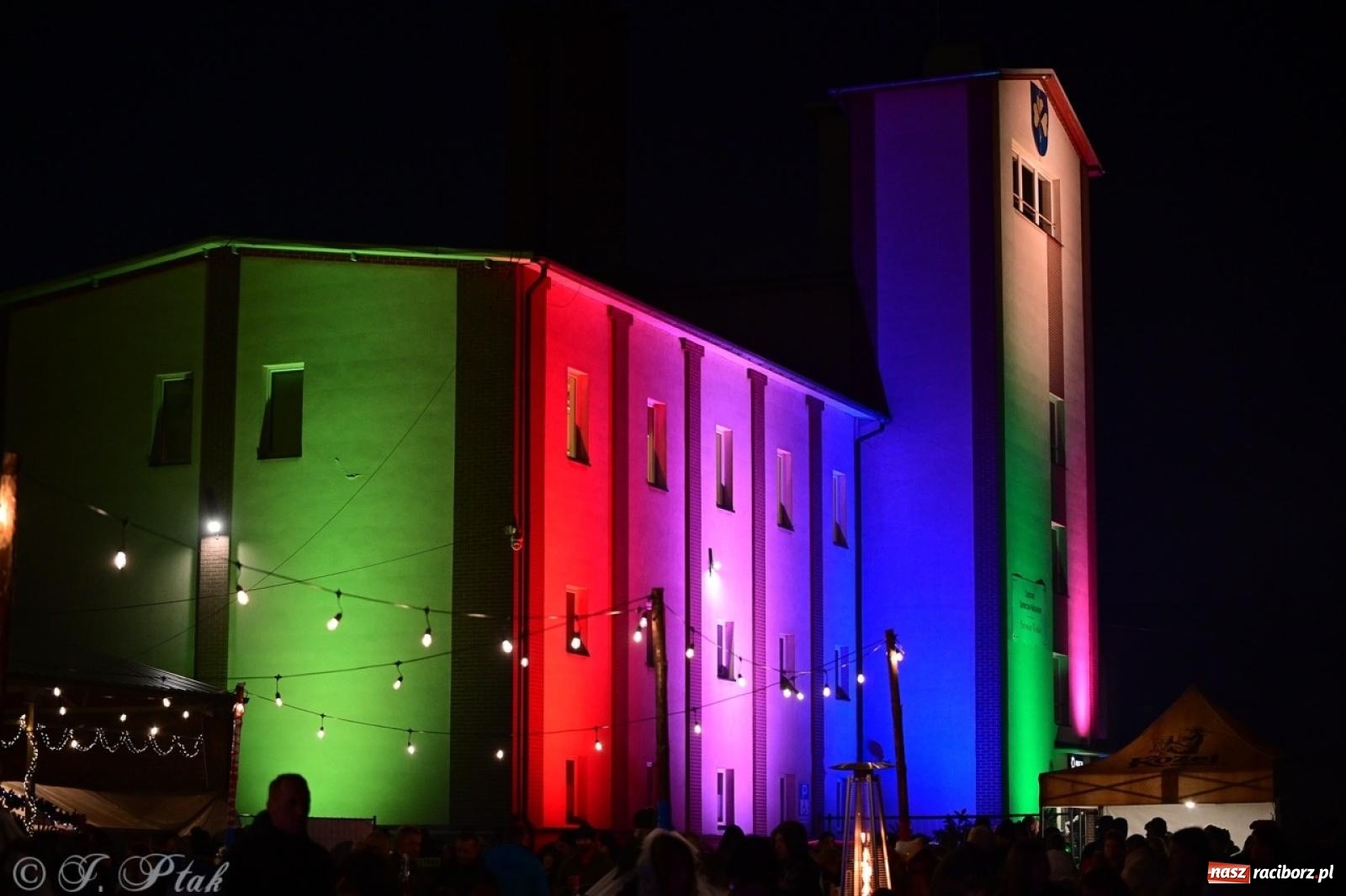 Zdjęcie w galerii na portalu naszraciborz.pl: Tłumy na Kiermaszu Bożonarodzeniowym w Pietrowicach Wielkich [FOTO i WIDEO] wiadomości z regionu