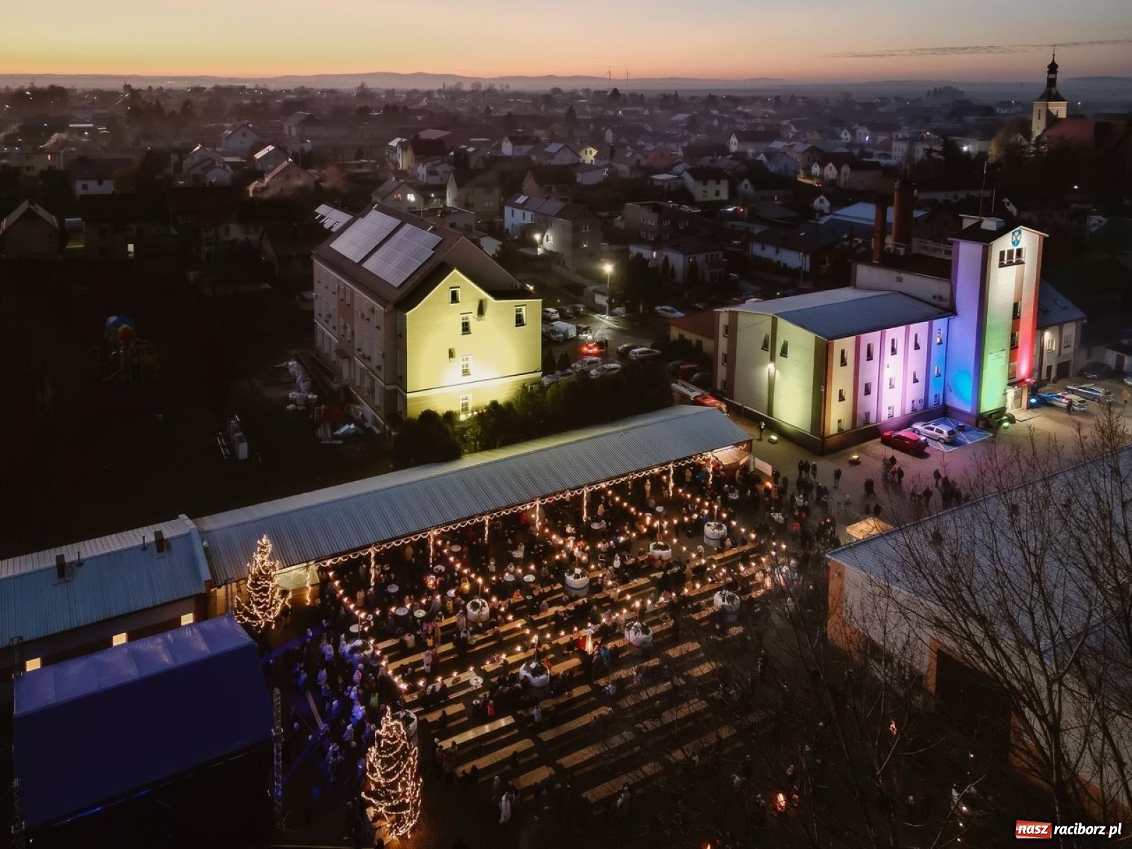 Zdjęcie w galerii na portalu naszraciborz.pl: Tłumy na Kiermaszu Bożonarodzeniowym w Pietrowicach Wielkich [FOTO i WIDEO] wiadomości z regionu