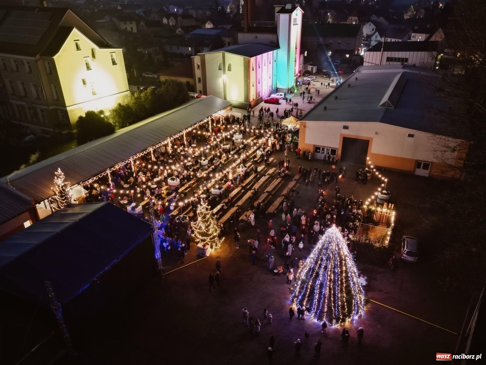 Zdjęcie w galerii na portalu naszraciborz.pl: Tłumy na Kiermaszu Bożonarodzeniowym w Pietrowicach Wielkich [FOTO i WIDEO] wiadomości z regionu