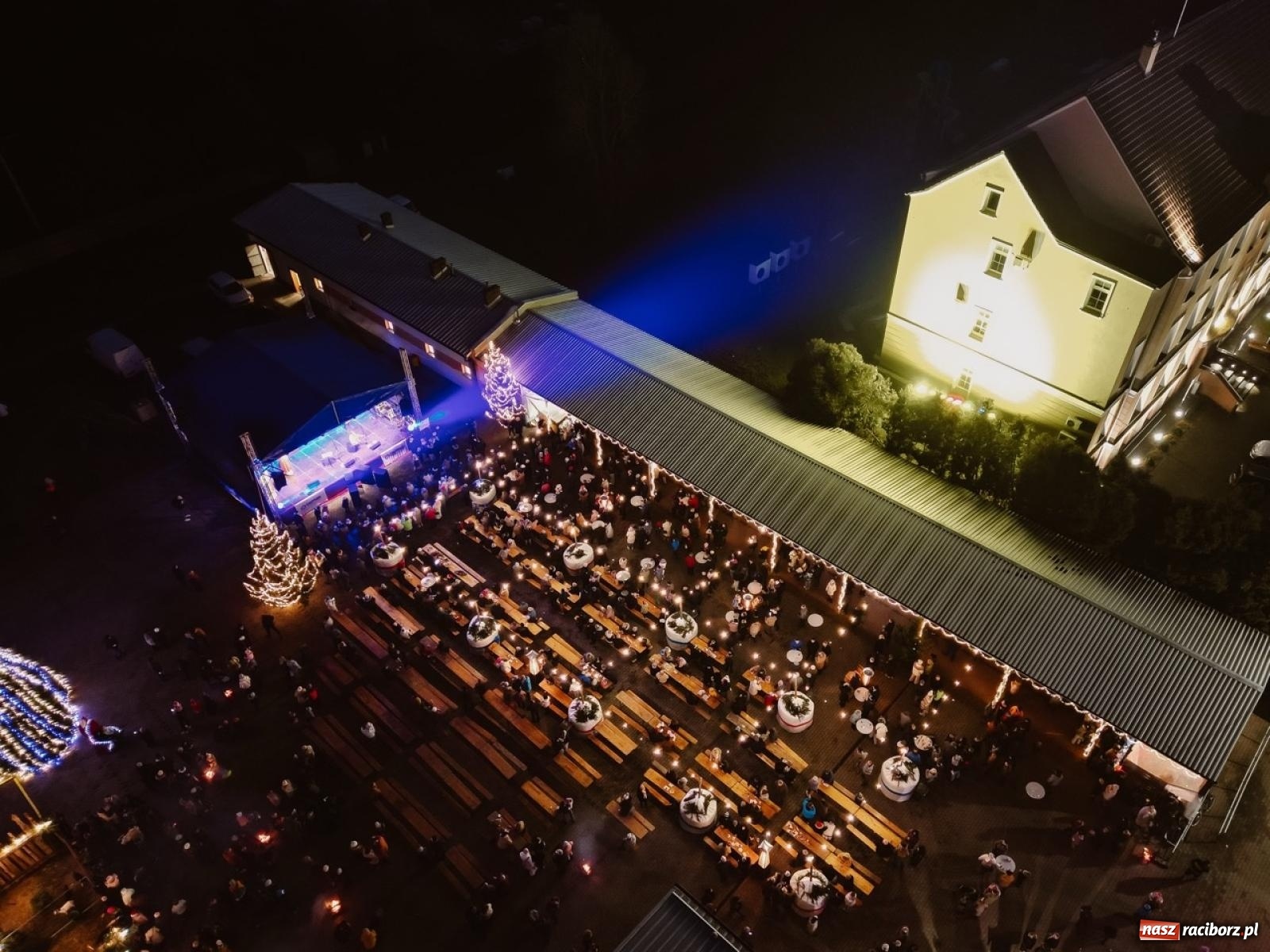 Zdjęcie w galerii na portalu naszraciborz.pl: Tłumy na Kiermaszu Bożonarodzeniowym w Pietrowicach Wielkich [FOTO i WIDEO] wiadomości z regionu