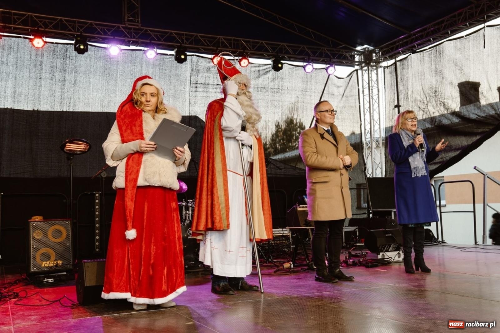 Zdjęcie w galerii na portalu naszraciborz.pl: Tłumy na Kiermaszu Bożonarodzeniowym w Pietrowicach Wielkich [FOTO i WIDEO] wiadomości z regionu