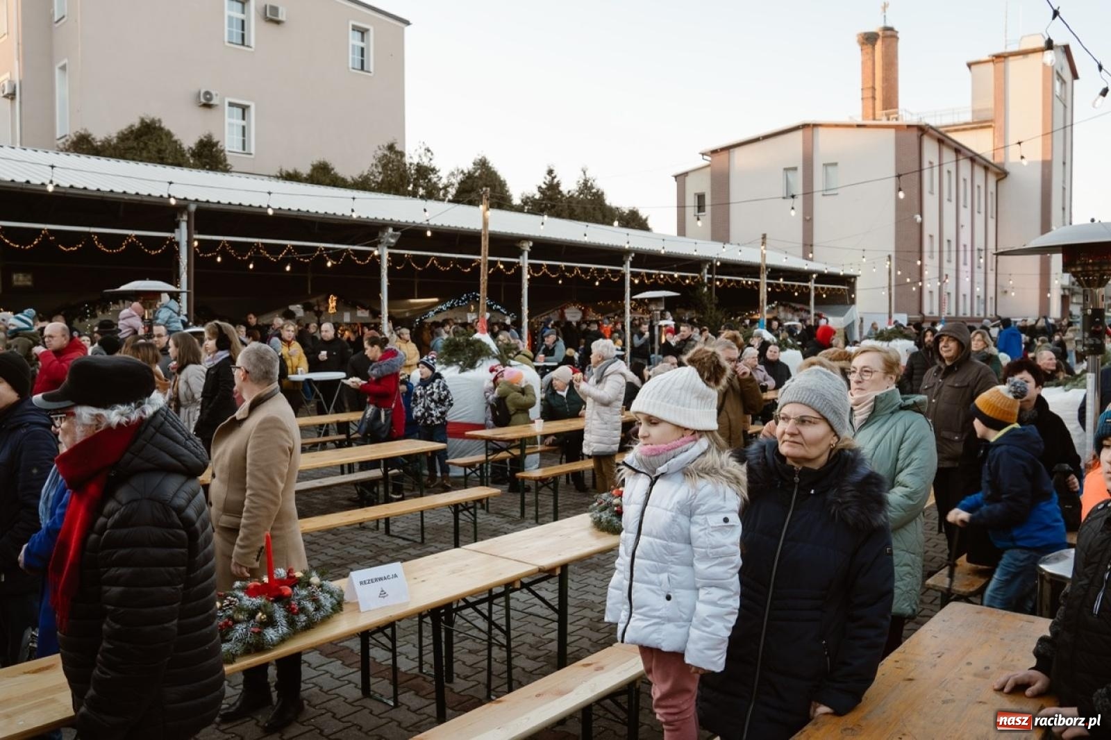 Zdjęcie w galerii na portalu naszraciborz.pl: Tłumy na Kiermaszu Bożonarodzeniowym w Pietrowicach Wielkich [FOTO i WIDEO] wiadomości z regionu