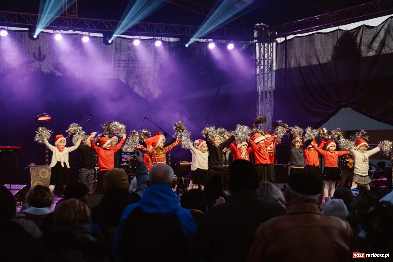 Zdjęcie w galerii na portalu naszraciborz.pl: Tłumy na Kiermaszu Bożonarodzeniowym w Pietrowicach Wielkich [FOTO i WIDEO] wiadomości z regionu