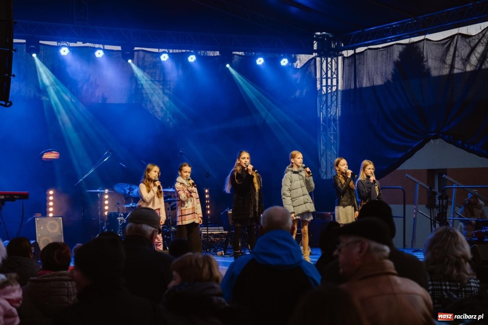 Zdjęcie w galerii na portalu naszraciborz.pl: Tłumy na Kiermaszu Bożonarodzeniowym w Pietrowicach Wielkich [FOTO i WIDEO] wiadomości z regionu